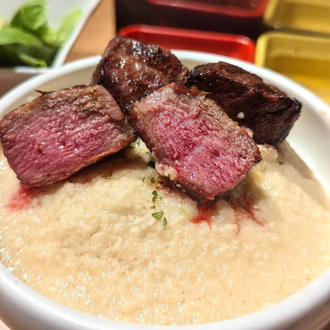 大見さなえさんのインスタグラム写真 - (大見さなえInstagram)「有楽町『焼肉 一心たん助 』 牛タンを中心とした焼肉食べ放題🥩 ⁡ プレミアコース 厚さ20mmの牛タンや、仙台牛タンの入った焼肉が 100分食べ放題6,578円(税込)で楽しめる！ ⁡ 最初に盛り合わせがきて そこから自由に注文できるシステム。 ⁡ 盛り合わせにも厚切りタン入ってるんだけど 想像以上の分厚さ！ これも食べ放題に入ってるから追加もできて、 最初の盛り合わせは店員さんが焼いてくださるので 集中してお肉に向き合えるよ🤤🥩 ⁡ 他にも牛タン寿司や、白センマイ刺し 上カルビ、壺漬け上ロースなど 幅広く食べ放題のメニューあり！ ⁡ タン好きでがっつりお肉食べたいって人に🙆‍♀️ ーーーーーーーーーーーーーーーーーーーーーー エリア　上野、池袋、有楽町など 予算　7,000円〜8,000円 ーーーーーーーーーーーーーーーーーーーーーー #焼肉一心タン助 #一心タン助 #焼肉食べ放題 #食べ放題 #有楽町グルメ #大食い #めぐログ_有楽町 #めぐログ_食べ放題」10月5日 17時00分 - tabe_megumi