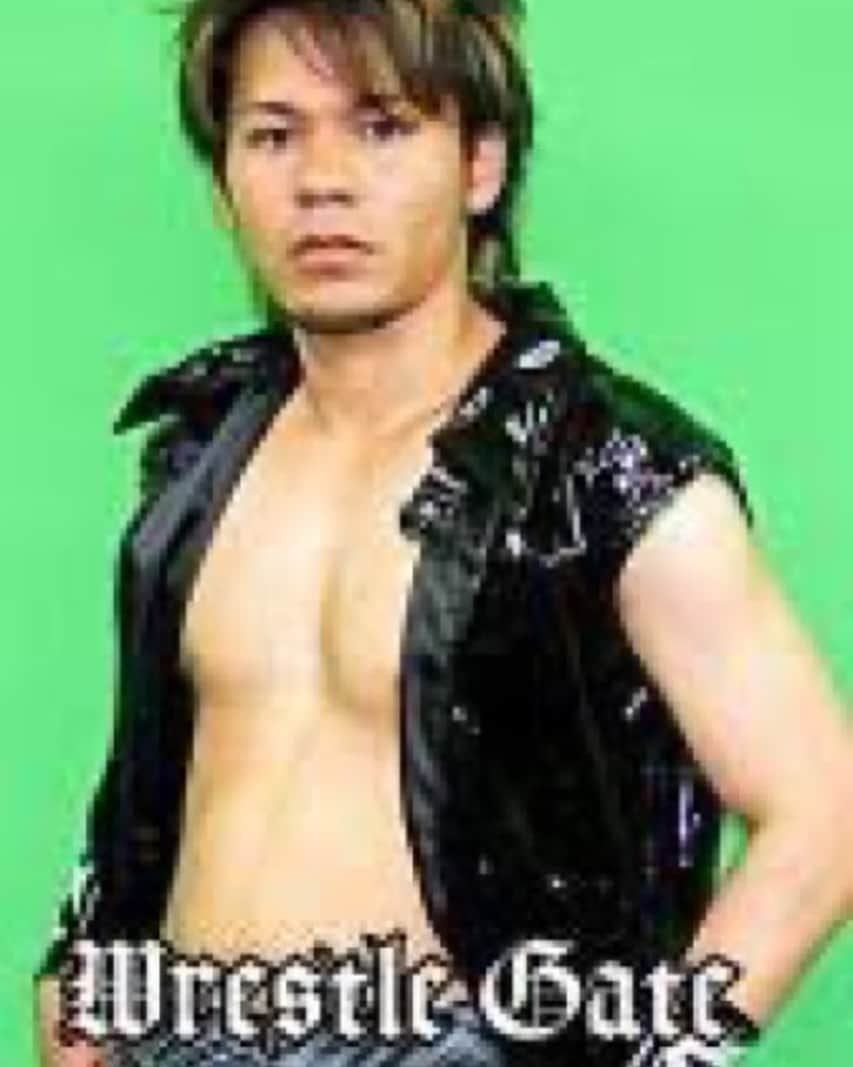 吉岡世起のインスタグラム：「15年前の今日 20歳の大学生の時に広島WRESTLE GATEでデビュー 25歳で東京に出て来てWRETTLE-1で再デビュー そして今35歳NOAHで15周年記念試合を熊本で迎えようとしている 何度も無理と言われたプロレスラーの夢 人生は何があるか分からない これからもワクワクしていたい そんな15年の節目の試合 15年の想いが詰まった試合 是非会場で #noah_ghc」