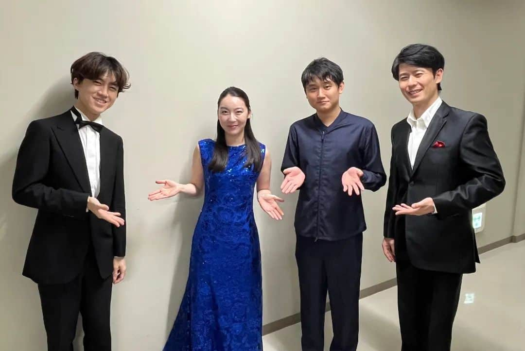 福間洸太朗さんのインスタグラム写真 - (福間洸太朗Instagram)「Souvenirs in Sendai It was a great experience to perform for the first time at the Sendai Classical Festival! Thank you very much to all the staff members, the audience and the fellow musicians!!   今回初参加でしたが、グランド・フィナーレという素晴らしい舞台で弾かせていただきとても光栄でした！ 『せんくら2023』にお越しくださった皆様、お世話になったスタッフ/スポンサーの皆様、仙台フィルの皆様、この音楽祭を一緒に盛り上げた音楽家の皆様、有難うございました＆お疲れ様でした❣🍻  photo 1-2 at Grand Finale Concert, in which I played Rach 2 with the Sendai Philharmoinc Orchestra & Shurihito Matsumoto  グランドフィナーレにて、松本宗利音さん指揮で仙台フィルとラフマニノフのピアノ協奏曲第２番を共演しました。  photo 3 At the Dress rehearsal, I asked a staff member to change the piano bench, because it was really low for me and hard to regulate the height. Then he took the bench away right before I started playing the introduction of Rach 2, and he brought the other bench which was too high for me! It was quite funny to see me trying to adjust the hight of the bench, while I was playing!😂  実は仙台フィルとのゲネプロでちょっと面白いプチハプニングがありました。 リハーサルを携帯で動画撮っていたので、許可をいただき、その部分だけファンクラブのMembersページより限定公開しました。  photo 4 at Gala Concert, I also did the moderator and introduced the pianists and programs.  ガラコンサートでは司会も務めました。時間が限られていたので、長く続く温かい拍手を遮るのは心苦しかったです。🙏  photo 5 with the wonderful young colleagues Kanon Matsuda, Fumiya Koido and Tomoharu Ushida 松田華音さん、小井土文哉さん、牛田智大さんと  photo 6 at Solo recital ソロリサイタルにて  photo 7 with the director of the festival organizer, Mr.MasahiroTsutsumi   主催・ジェスク音楽文化振興会の専務理事、 堤正浩さんと  photo 8 with Michiaki Ueno (cello), Shurihito Matsumoto (conductor)  指揮の松本宗利音さん、チェロ上野通明さんと  photo 9 with friend-musicians at backstage Susumu Aoyagi (piano), Mai Washio (soprano), Kyoko Yonemoto (violin), Yuya Tsuda (piano), Yusuke Takahashi (piano), Miho Kamiya (violin)  バックステージにて音楽家の友人達と 青柳晋さん、鷲尾麻衣さん、米元響子さん、津田裕也さん、高橋優介さん、神谷未穂さん  photo 10 with fellow pianists Hibiki Tamura, Fumiya Koido 田村響くん、小井戸文哉くんと飲みに行きました。  #Sendai #SendaiClassicFestival #SendaiPhilharmonicOrchestra #Rachmaninoff #Rachmaninov #musicianslife #KanonMatsuda #FumiyaKoido #TomoharuUshida #ShurihitoMatsumoto #仙台 #せんくら #仙台フィル #松田華音 #小井土文哉 #牛田智大 #松本宗利音」10月5日 17時25分 - kotarofsky