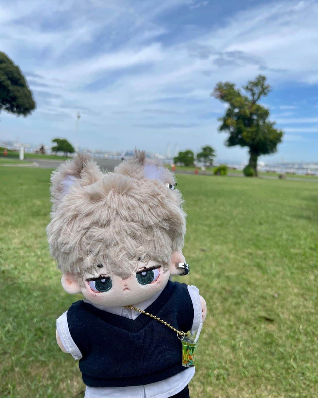 此ノ木よしるのインスタグラム：「散歩に行きたくなる季節に(やっと)なってまいりました☀️  漫画とイラストは新アカウントに移行中です→@konogiyoshiru  #無属性ぬいぐるみ #15cmぬいぐるみ #棉花娃娃 #人形」