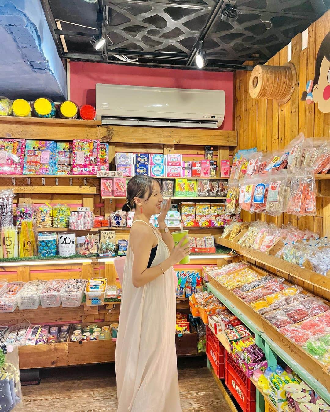 海老沢恵莉香さんのインスタグラム写真 - (海老沢恵莉香Instagram)「Penny candy store in Taiwan🇹🇼  台湾の駄菓子屋さん🍭 タピオカはこのサイズで270円  #taiwan #台湾 #淡水 #Tamsui」10月5日 17時09分 - erika_ebisawa