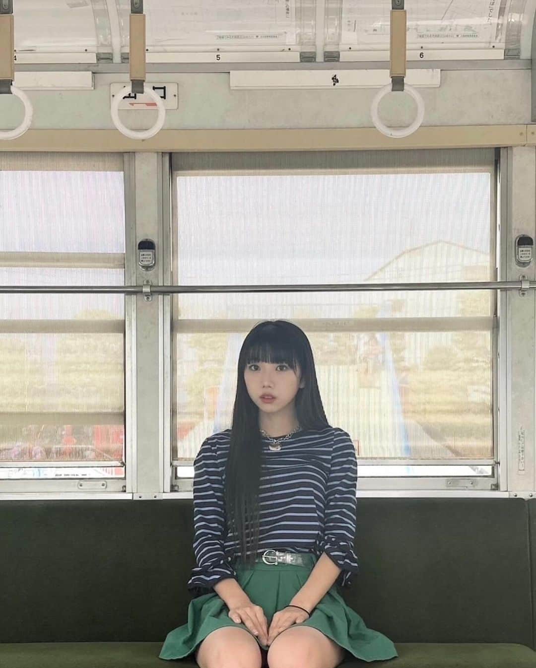 のインスタグラム：「最近涼し~ ！！  #07 #jk #fjk #高校生 #idol #アイドル #sforshoko #ボーダー #fashion #コーデ #黒髪 #黒髪ロング #followme」