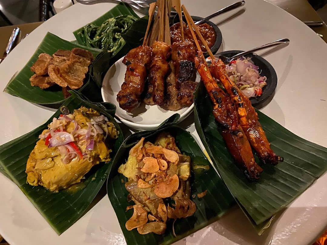 野田澤彩乃さんのインスタグラム写真 - (野田澤彩乃Instagram)「#バリ では、こんな感じのディナーやランチが多かったです。 そして #ナシゴレン ばっかり食べていた気もする。写真以外でも食べてた。」10月5日 17時16分 - noa_color
