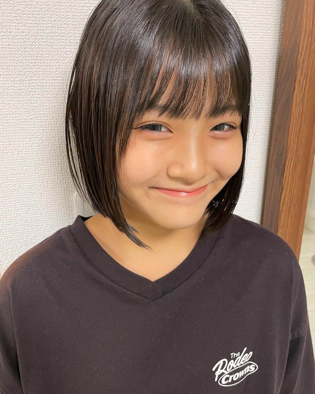 atukiyoさんのインスタグラム写真 - (atukiyoInstagram)「まこあこ髪切ったよん✂️  サラサラでうらやましい😑  今日は個人チャンネルが上がってるよー！！ 前編も是非観てね♪  _ _ _ _ _ _ _ _ _ _ _ _ _ _ _ _ _   ◽️YouTube◽️ ろこまこあこチャンネル ▶︎月、水、金曜日　17時〜 ▶︎ショート　16時〜  ろこチャンネル ▶︎木曜日　17時〜  ライブ配信 ▶︎火曜日　17時半〜  ◽️TikTok◽️ ろこまこあこ ▶︎ atukiyo0311 ろこ（母管理）▶︎ rocoz.0517rma  ◽️Instagram◽️ ろこ（母管理）▶︎ @rocoroco0517 まこ（母管理）▶︎ @macomacomacorun  あこ（母管理）▶︎ @acoacoaconz  _ _ _ _ _ _ _ _ _ _ _ _ _ _ _ _ _ _  #kidsfashion#三姉妹#youtube#youtuber#ろこまこあこ#キッズコーデ#小学生コーデ#jc2#js6#twins#双子#コーデ#kids」10月5日 17時17分 - rocomacoaco
