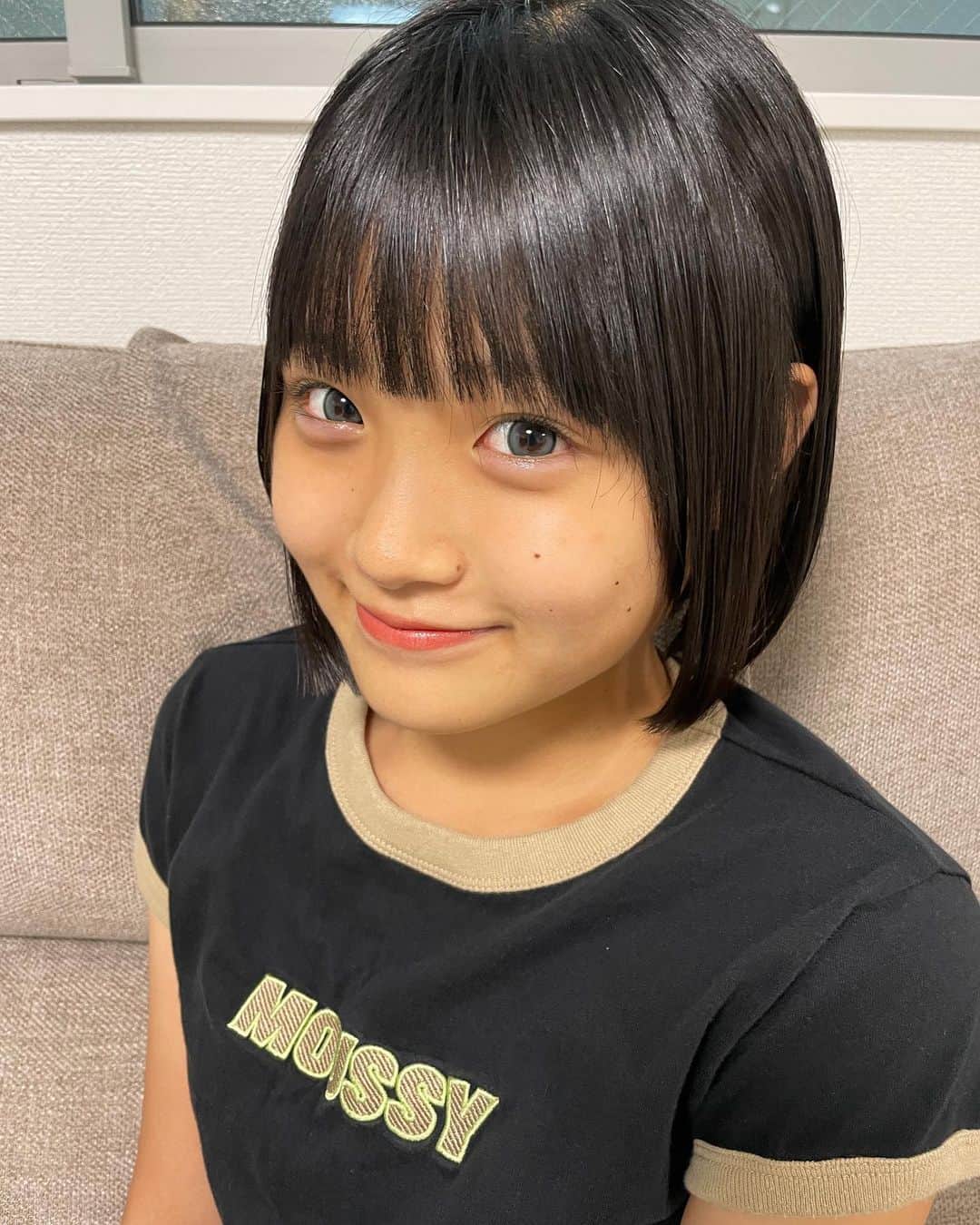 atukiyoさんのインスタグラム写真 - (atukiyoInstagram)「まこあこ髪切ったよん✂️  サラサラでうらやましい😑  今日は個人チャンネルが上がってるよー！！ 前編も是非観てね♪  _ _ _ _ _ _ _ _ _ _ _ _ _ _ _ _ _   ◽️YouTube◽️ ろこまこあこチャンネル ▶︎月、水、金曜日　17時〜 ▶︎ショート　16時〜  ろこチャンネル ▶︎木曜日　17時〜  ライブ配信 ▶︎火曜日　17時半〜  ◽️TikTok◽️ ろこまこあこ ▶︎ atukiyo0311 ろこ（母管理）▶︎ rocoz.0517rma  ◽️Instagram◽️ ろこ（母管理）▶︎ @rocoroco0517 まこ（母管理）▶︎ @macomacomacorun  あこ（母管理）▶︎ @acoacoaconz  _ _ _ _ _ _ _ _ _ _ _ _ _ _ _ _ _ _  #kidsfashion#三姉妹#youtube#youtuber#ろこまこあこ#キッズコーデ#小学生コーデ#jc2#js6#twins#双子#コーデ#kids」10月5日 17時17分 - rocomacoaco