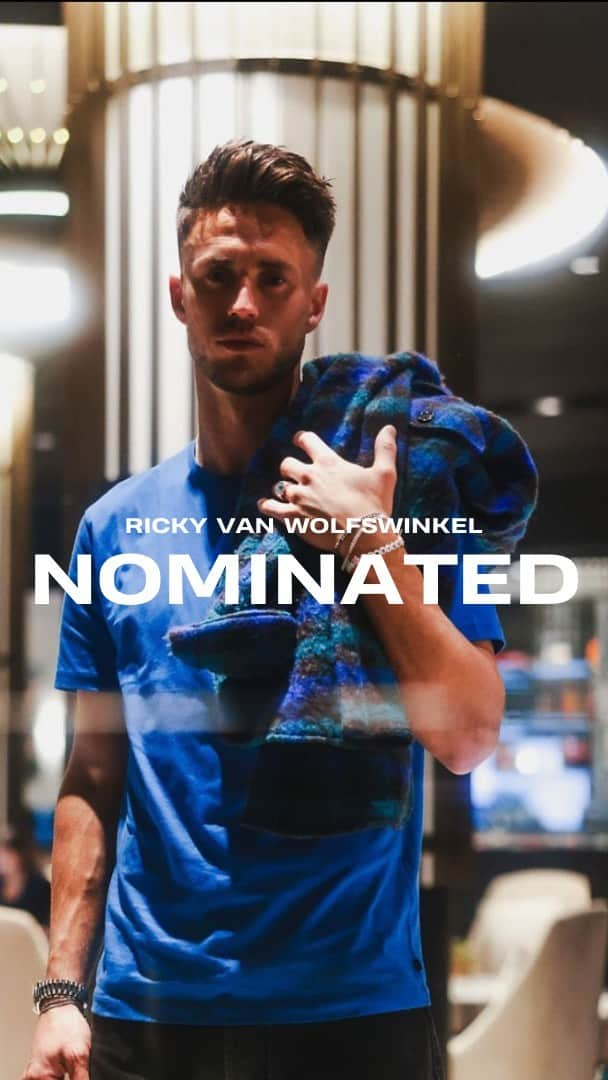 リッキー・ファン・ウォルフスウィンケルのインスタグラム：「Meet Ricky van Wolfswinkel: A hard worker and a true team player of FC Twente.💪❤️ He is empathetic and likes to praise others. Besides the love of football, Ricky also has a great passion for fashion.👔🔥 No matter what he wears, it always looks good on him.💯  Is Ricky your favorite fashion player candidate? Click on the link in the bio to vote.  This award is powered by @trophybygassan and @jlindebergofficial.  🎥: @mzh11 / @migosborges_  📷: @milangino   #votenow #fctwente #rickyvanwolfswinkel #eredivisie #footballerfits #style #gassan #trophy #fashionplayer #rickyvanwolfswinkel #vanwolfswinkel #fctwentefans #eredivisie🇳🇱 #nederland #voorjou #vj」