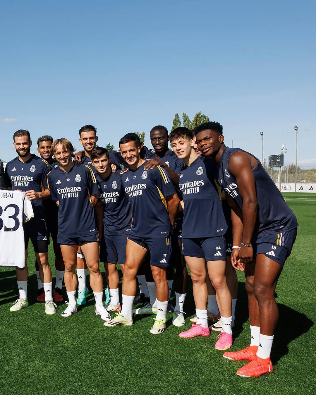 レアル・マドリードさんのインスタグラム写真 - (レアル・マドリードInstagram)「⚽ @RealMadrid 🤝 @visit.dubai☀️ #VisitDubai」10月5日 17時30分 - realmadrid