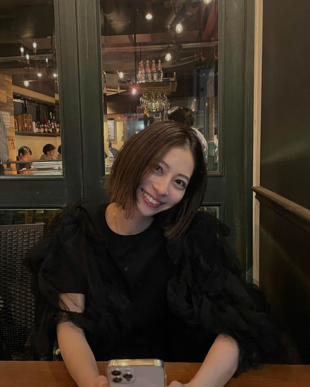 貴田理沙のインスタグラム：「28歳になりました🦋🩵 ショートにもなってまた心機一転がんばります🤳 これからもみんなよろしくね~~」