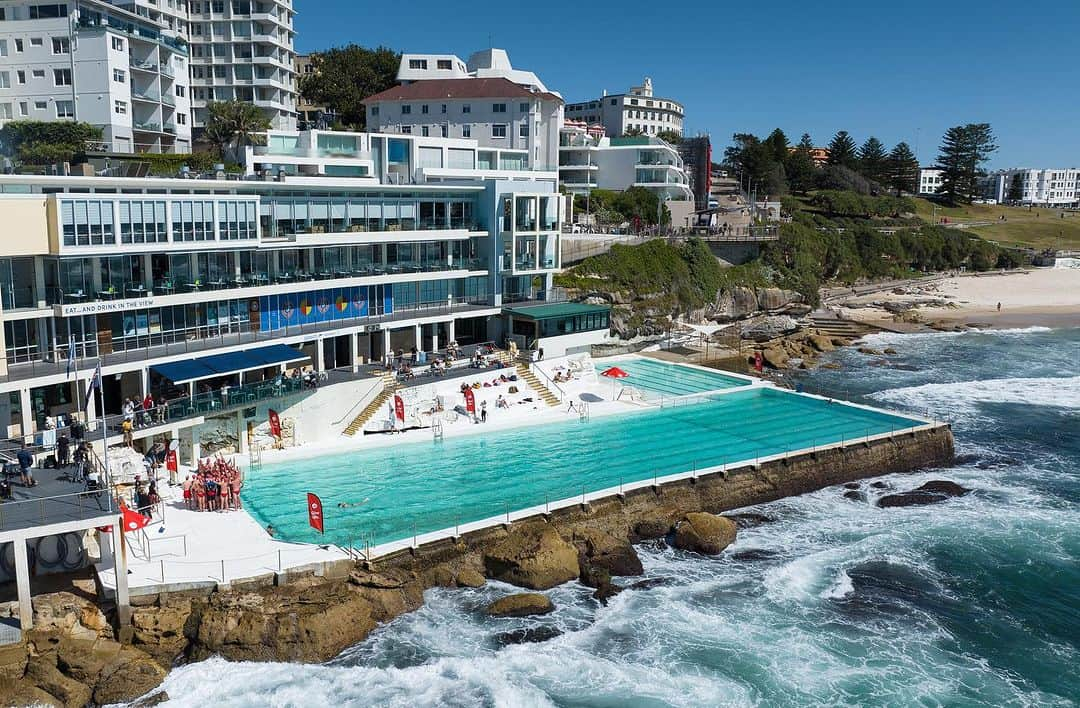 マイケル・クリムさんのインスタグラム写真 - (マイケル・クリムInstagram)「What a day! Today @lifebloodau held a special Swim for Klim, with 32 plasma donors taking part in a 50m relay at Bondi Icebergs, to signify the 32 plasma donations making up one of my IVIG treatments, and draw attention to the need for plasma donations. If you’re able, please join these incredible swimmers and donate plasma! Head to the link in my bio.🩸🫶🏊‍♀️ @au_tla」10月5日 17時37分 - michaelklim1