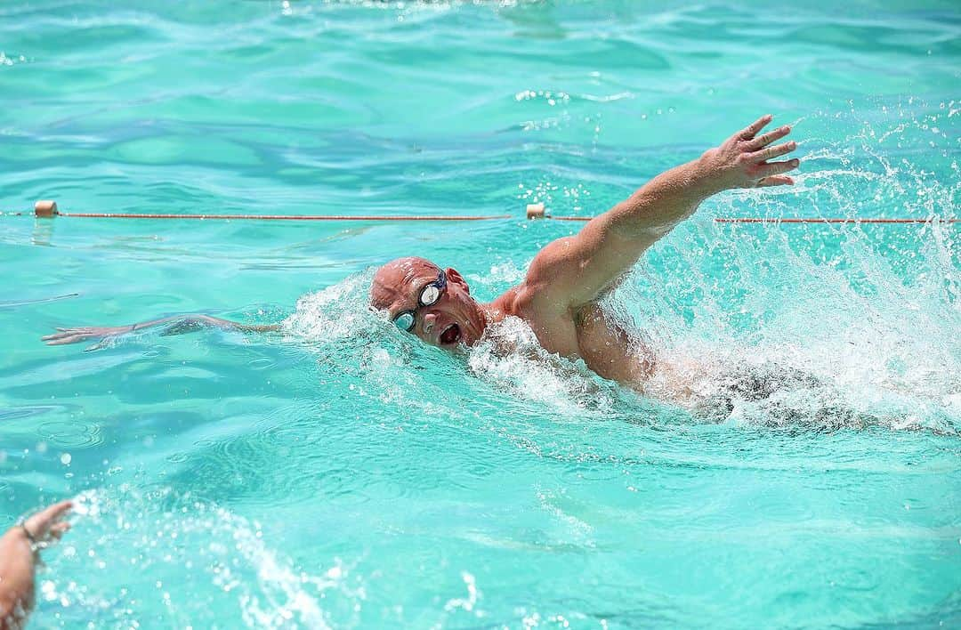 マイケル・クリムさんのインスタグラム写真 - (マイケル・クリムInstagram)「What a day! Today @lifebloodau held a special Swim for Klim, with 32 plasma donors taking part in a 50m relay at Bondi Icebergs, to signify the 32 plasma donations making up one of my IVIG treatments, and draw attention to the need for plasma donations. If you’re able, please join these incredible swimmers and donate plasma! Head to the link in my bio.🩸🫶🏊‍♀️ @au_tla」10月5日 17時37分 - michaelklim1