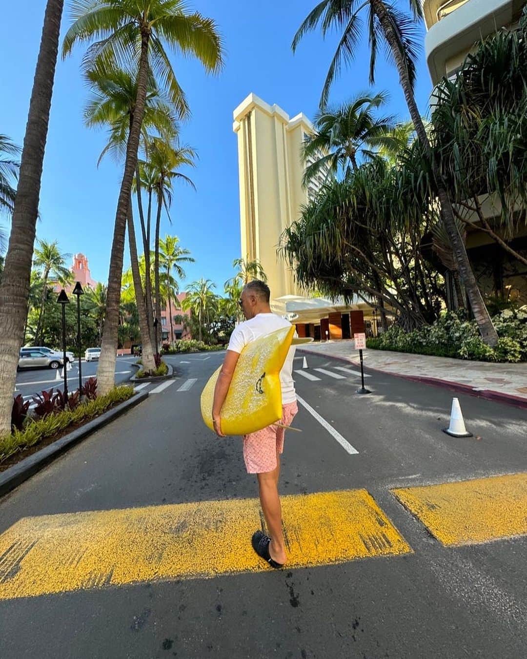 市川海老蔵 （11代目）のインスタグラム：「* Surfin’ Hehe🤣  サーフィン  あはは🤣  #市川團十郎白猿 #市川海老蔵 #海老蔵 #市川新之助 #成田屋 #歌舞伎 #歌舞伎座 #和 #舞台 #三千世界 #ABKAI #ABMORI #ebizoichikawa #ebizo #kabuki #thunderparty #theater #theaterarts #actor #kabukiactor #japan #classic #traditionaljapan #japaneseculture #japan_og_insta #performingarts」