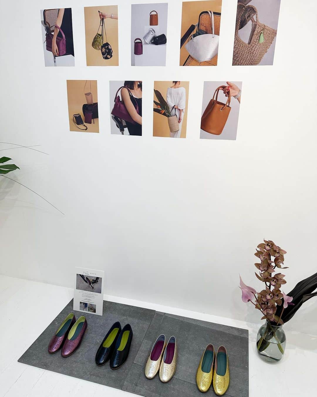 ナオさんのインスタグラム写真 - (ナオInstagram)「純ちゃんとH.V.F.Nの展示会へ  @junsatoidea   @h.v.f.n   使いやすくて可愛いH.V.F.Nのバッグ❤️  今季は一枚目で持っているベージュのバッグをオーダーしました。 中の巾着は取り外しができるので貴重品だけ持ってさっと出かけたりもできちゃう😍 車の時とか便利そう！ 何より軽いのも魅力的✨  #h.v.f.n #展示会 #s/s」10月5日 17時56分 - nao_nao310
