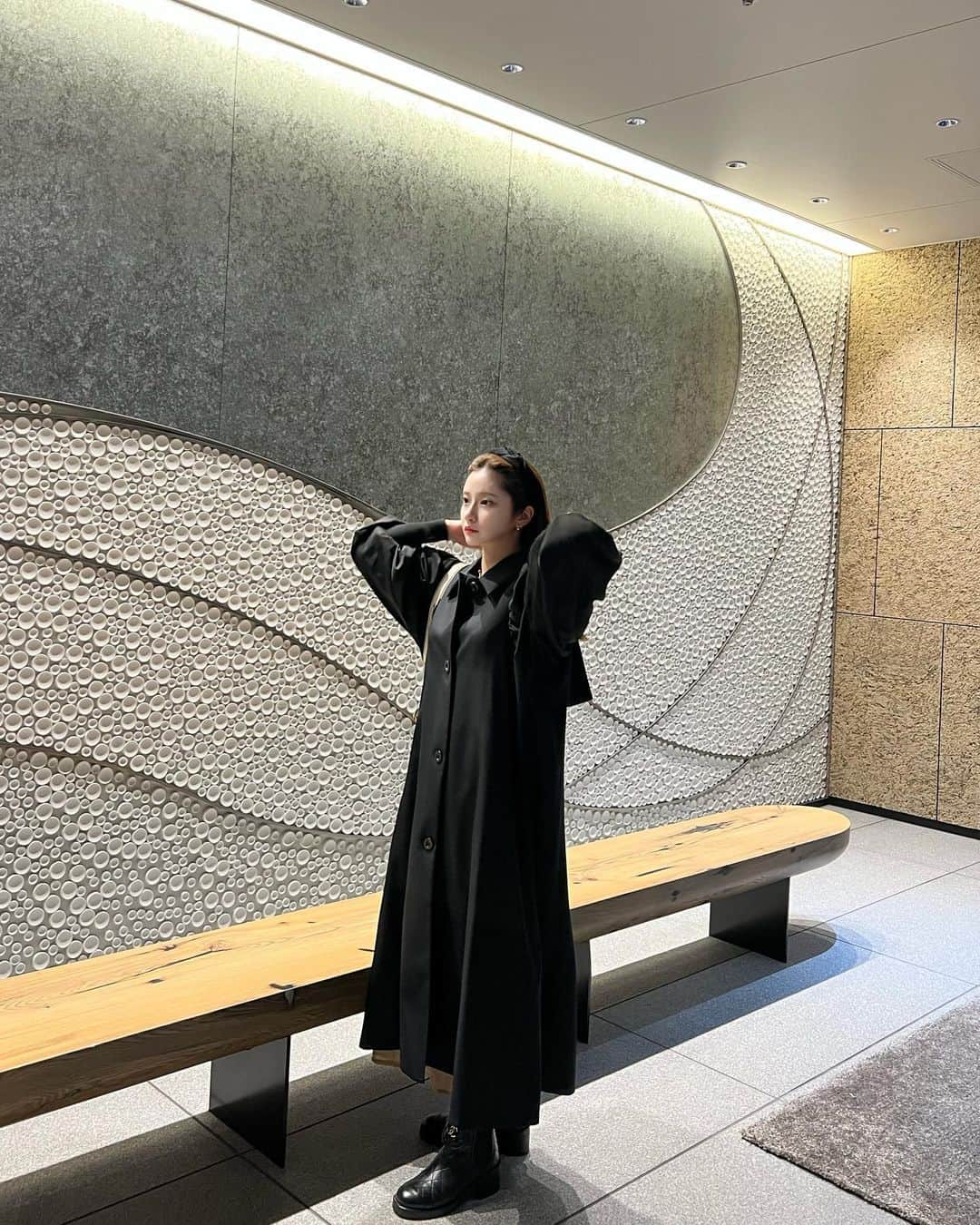 小澤美里のインスタグラム：「最近のソリンday📸💖  ウールツイルサークルスリーブトレンチコート🤳 ねぇ？！？かわいすぎない？ オーバーコートで身ごろがたっぷりあるから中に着てるものが響きずらいのが最高🥹 そして袖はふわっとしてるのに袖口はキュッとしてるからこれまたお洒落バランスまで最高🥺 袖の萌える感じも可愛くない？  どこまで繊細にデザインされてるの神🥺💕  #PR #sorin #ソリン #ウサギオンライン   @sorin__official」