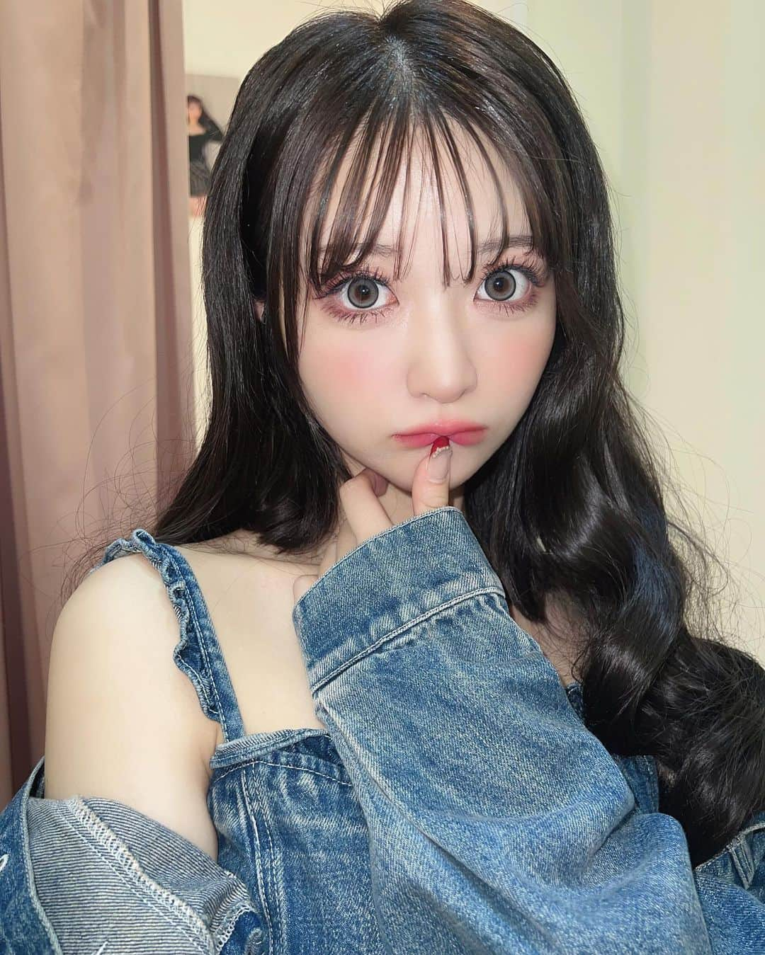 中山恵美生のインスタグラム：「かなさんメイク👀🩷 おめ目の大きさ過去一👀  自分でできるようになるため 記録しなきゃ！と撮りまくりました🥹🫶🏻  かなさんいつもありがとうございます🩷 人間性も大好きで撮影いつも楽しいです😭🫶🏻」