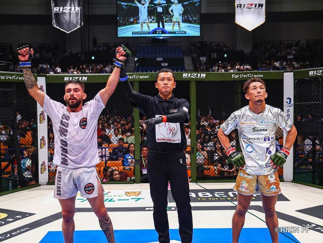 RIZIN FF OFFICIALさんのインスタグラム写真 - (RIZIN FF OFFICIALInstagram)「#RIZIN_LANDMARK6 Match,4 “𝐅𝐥𝐲𝐰𝐞𝐢𝐠𝐡𝐭 𝐇𝐞𝐚𝐭𝐬 𝐔𝐩” ---------------- @rogeriobontorin defeats @baaan_td by Unanimous Decision. #rizin #rizinff #mma #fighter #rogeriobontorin」10月5日 20時00分 - rizin_pr