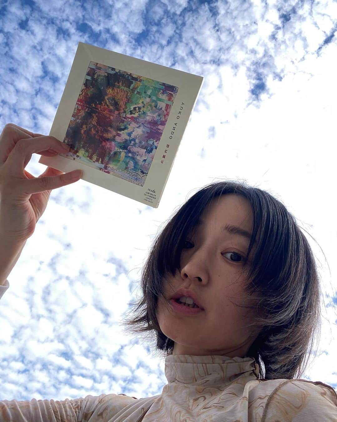 安藤裕子さんのインスタグラム写真 - (安藤裕子Instagram)「帰りにCDのサンプルをもらったのでアホほど写真を撮りました💆  アルバム完成を実感です！ 暇な方ご覧ください  10／11リリースです！  #小弥太と脳内魔法 #青空と脳内魔法」10月5日 17時50分 - yuko_ando