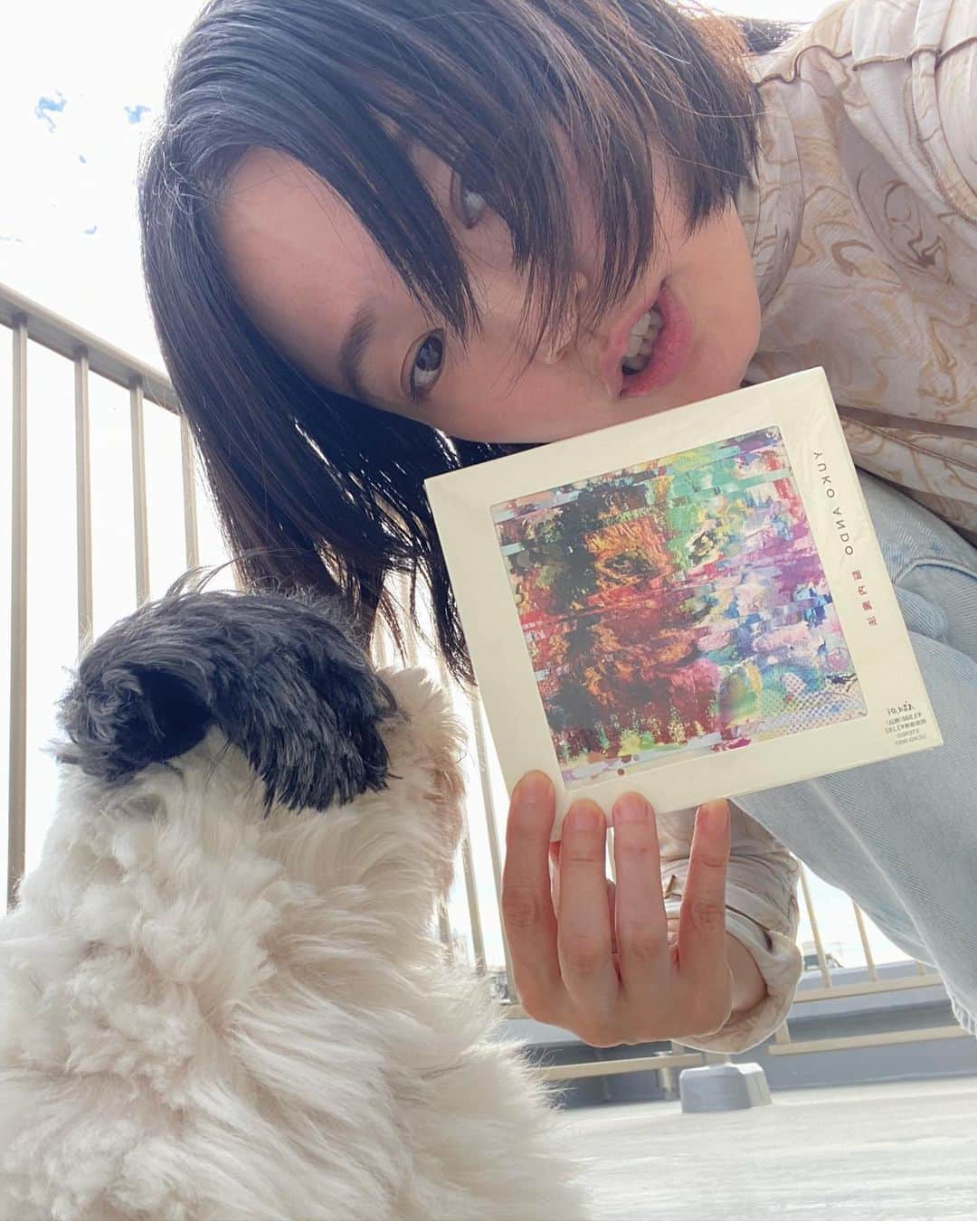 安藤裕子さんのインスタグラム写真 - (安藤裕子Instagram)「帰りにCDのサンプルをもらったのでアホほど写真を撮りました💆  アルバム完成を実感です！ 暇な方ご覧ください  10／11リリースです！  #小弥太と脳内魔法 #青空と脳内魔法」10月5日 17時50分 - yuko_ando