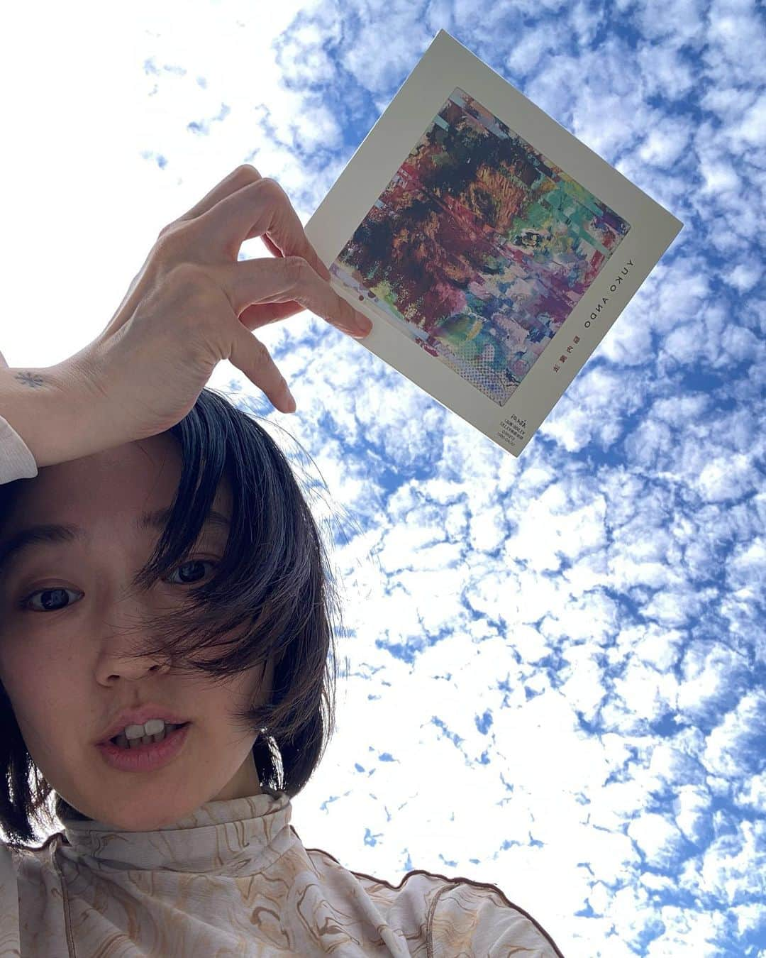 安藤裕子さんのインスタグラム写真 - (安藤裕子Instagram)「帰りにCDのサンプルをもらったのでアホほど写真を撮りました💆  アルバム完成を実感です！ 暇な方ご覧ください  10／11リリースです！  #小弥太と脳内魔法 #青空と脳内魔法」10月5日 17時50分 - yuko_ando