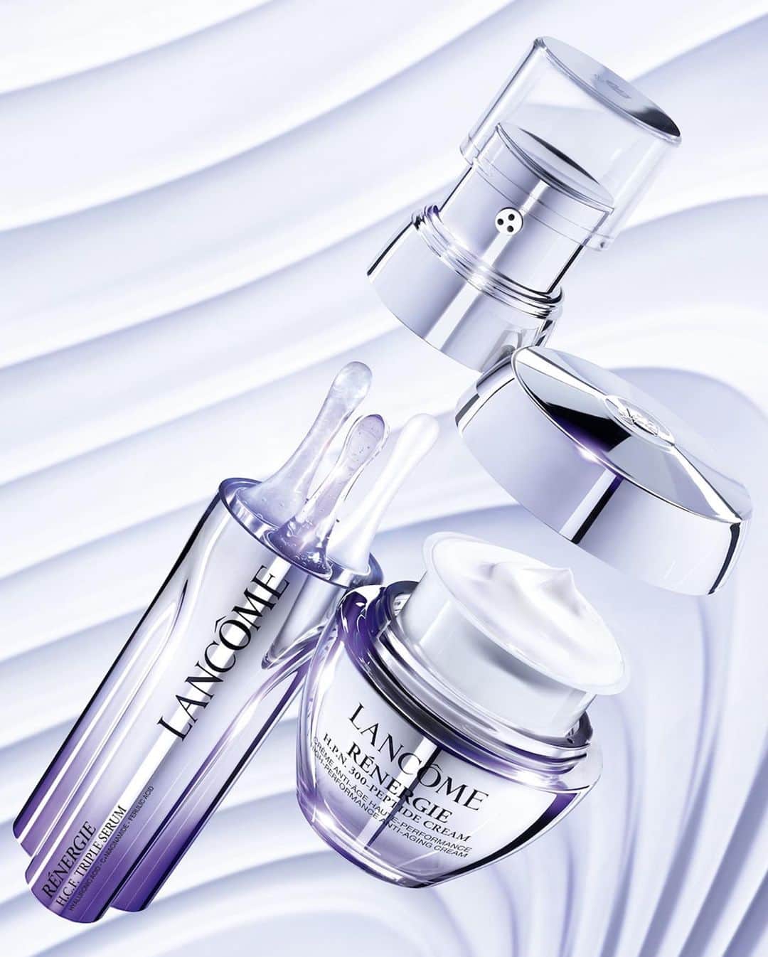 Lancôme Officialさんのインスタグラム写真 - (Lancôme OfficialInstagram)「Skin renews faster, as if younger. 2 simple but powerful steps to add to your skincare regimen. Start with Rénergie H.C.F. Triple Serum and follow-up with H.P.N. 300-Peptide Cream for results as early as week one. For all skin types, even sensitive, tested under control. Now available in the US.  #Lancome #Skincare #Renergie #HPN300Peptide #HCFTripleSerum」10月5日 18時04分 - lancomeofficial