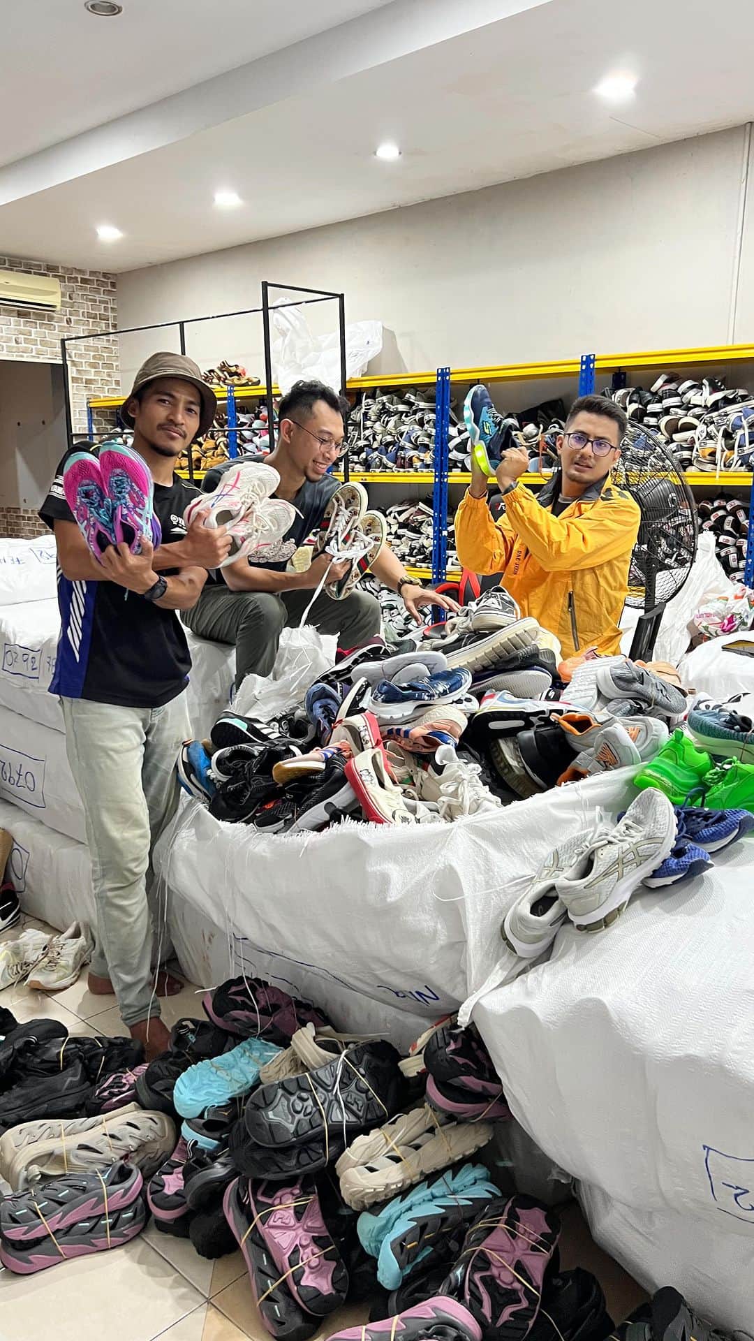 Koleksi Komik Malaysiaのインスタグラム：「Pecah guni Yamaha petang nie😁🔥 #bundlekasut #bundlemalaya #bundlemurah」