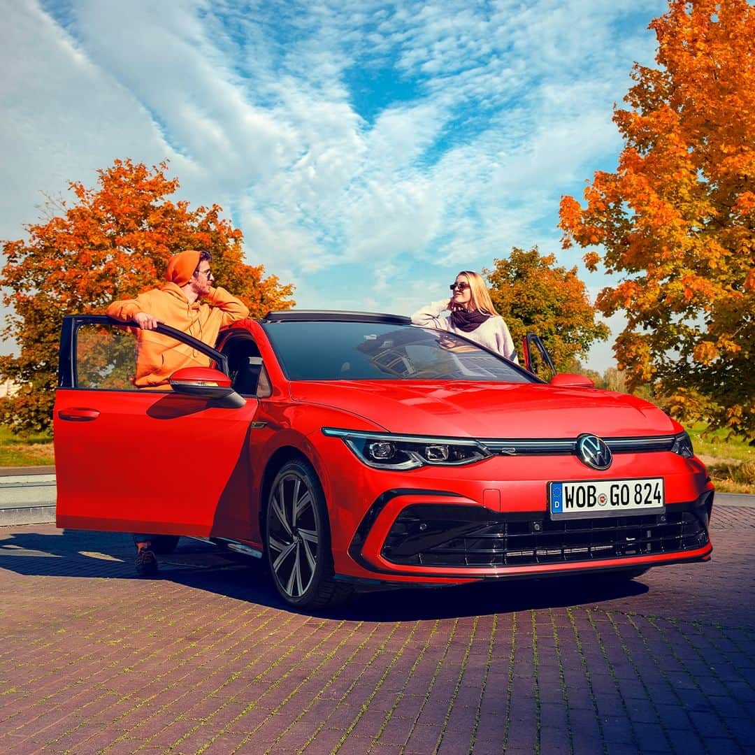 のインスタグラム：「フォルクスワーゲン日本70周年 ＼今だけのGolf体感フェア🚘／ 10/7（土）〜10/15（日）​  価値ある先進装備を詰め込んだ、 あなたを特別に満たすプラチナムなゴルフを ぜひこの機会にご体感ください！ —------------------------------------------------- 【対象車種】 ⛳️フォルクスワーゲンを代表するハッチバック 　「Golf Platinum Edition」  ⛳️広大な荷室と室内空間を持つステーションワゴン 　「Golf Variant Platinum Edition」 —------------------------------------------------- 詳しくはプロフィールのリンクよりご覧下さい！  #フォルクスワーゲン #ワーゲン #ゴルフ #ゴルフヴァリアント #プラチナムエディション #VW日本70周年 #VW #Volkswagen #Golf #GolfVariant #PlatinumEdition」