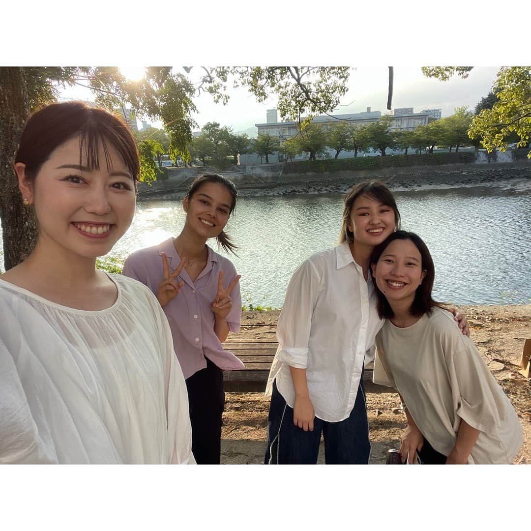 中根夕希のインスタグラム：「【全国ネット！】あす10/6(金)news23で放送されることに🇺🇦🩷  先日広島でも放送した特集が TBSテレビのnews23で放送されることになりました👏 全国ネットです🙂  ウクライナから広島に避難した姉妹を取材しています。 若くて可愛い19歳と20歳の姉妹がロシアによるウクライナ侵攻によって当たり前の日常を失う絶望と、その後避難した広島で1年を過ごすことで、未だ戦時下にありながらも自分たちの未来を切り開く姿。 ひとり親の母親が娘たちを守るために行ったさまざまな決断。  今まさに起きている戦争の ひとつの家族のお話です。  私もVTRの中で出演しています！ 是非ご覧ください〜😊  #TBS #news23 #ファジリャとマリア  ちなみに！ 広島では1時間の特番も放送します📺 10/9(月・祝) 9:55〜10:55 『ファジリャとマリア』 〜ウクライナから避難した姉妹〜 こちらもぜひ🥹」