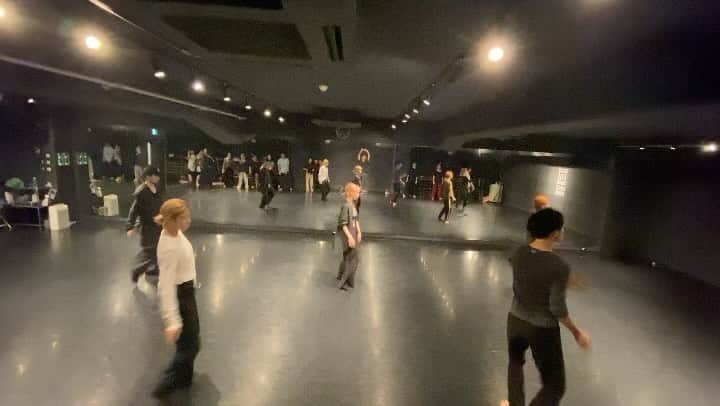 黒須洋壬のインスタグラム：「黒須洋嗣 JAZZ CLASS 2023.Oct.5 @danceworks_jpn  @xross   #硝子窓 #kinggnu  #dance #jazzdance  #tokyo #japan  thanks for coming @kotamiura  @akiiii0430」