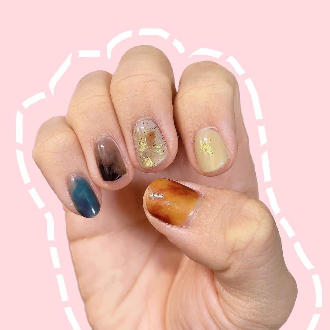 神園さやかさんのインスタグラム写真 - (神園さやかInstagram)「･:*+. new nail .+:*･  ちょっと前のに戻しました♪ 深緑と茶色が秋っぽくてよき🤎 　 #nail #new #セルフネイル」10月5日 18時06分 - sayaka.kamizono