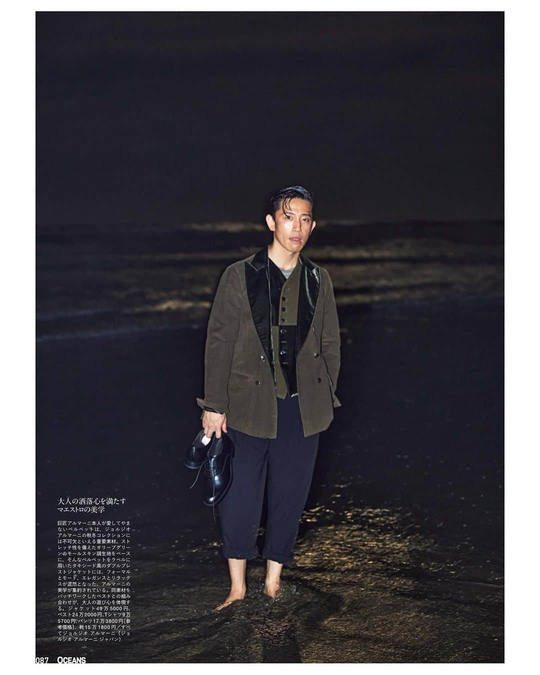 櫻井貴史さんのインスタグラム写真 - (櫻井貴史Instagram)「OCEANS @oceans_magazine モードなムード  ハイパーエレガントな @giorgioarmani で真っ暗な海とマジックアワー  黒い海から聞こえる波の音と足を撫でる水の感覚、カメラのフラッシュ  こういう瞬間に立てた時、モデルはやはり素敵な仕事だなって思う  #oceans_magazine  #オーシャンズ #モードなムード #giorgioarmani  #ジョルジオアルマーニ  #👦🏻🌊」10月5日 18時06分 - sakurai_takashi