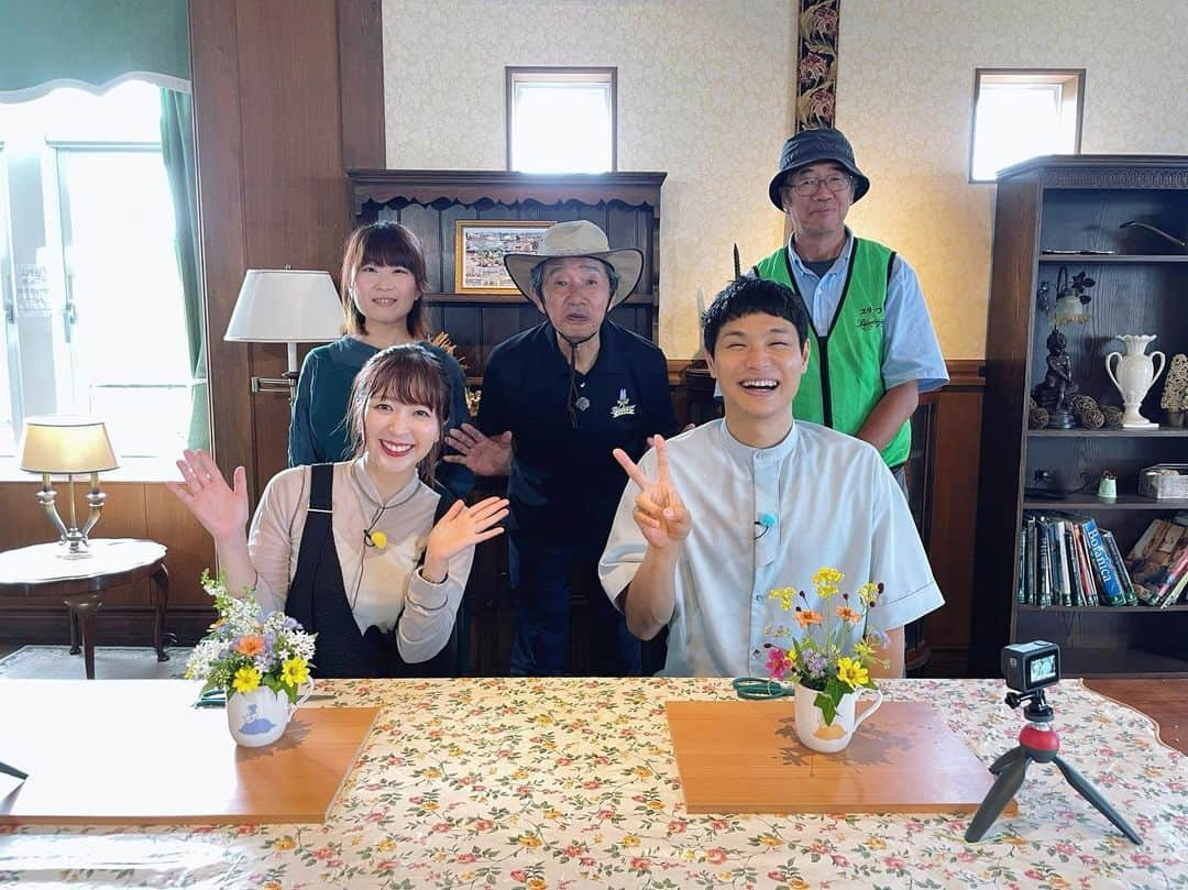 白井奈津さんのインスタグラム写真 - (白井奈津Instagram)「今週土曜日放送のレコメンドデスカは もう中さんが初登場👏  お察しの通り尺には全然収まり切らないほど らしさ満開のめちゃくちゃ楽しいロケでした😂🍄✨  1枚目のこのシーンカットされてなくてよかった‼︎笑  個人的には始まり方もめちゃくちゃ好きなのでお楽しみにー🥰  #メーテレ #レコメンドデスカ #ドデスカドようびデス  #もう中学生 #もう中さん #ワイルドフラワーガーデンブルーボネット」10月5日 18時11分 - shirai_natsu