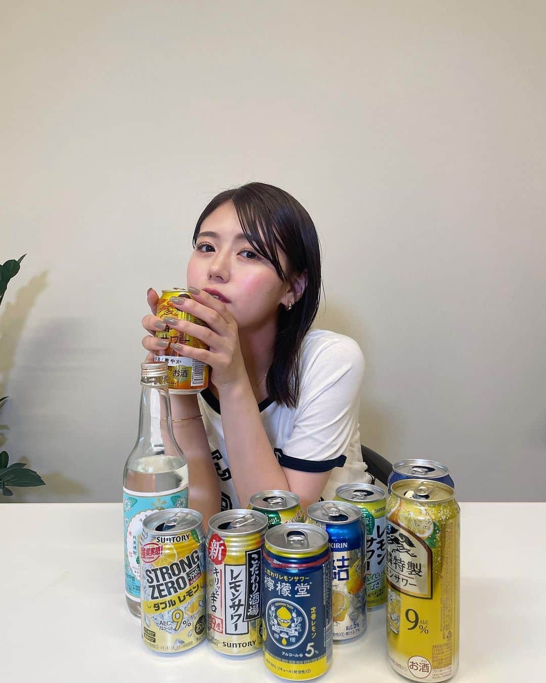 井口綾子のインスタグラム：「いろんなレモンサワーに囲まれてしあわせでした🍋❤︎  いのくちちゃんねるみてね🤍」