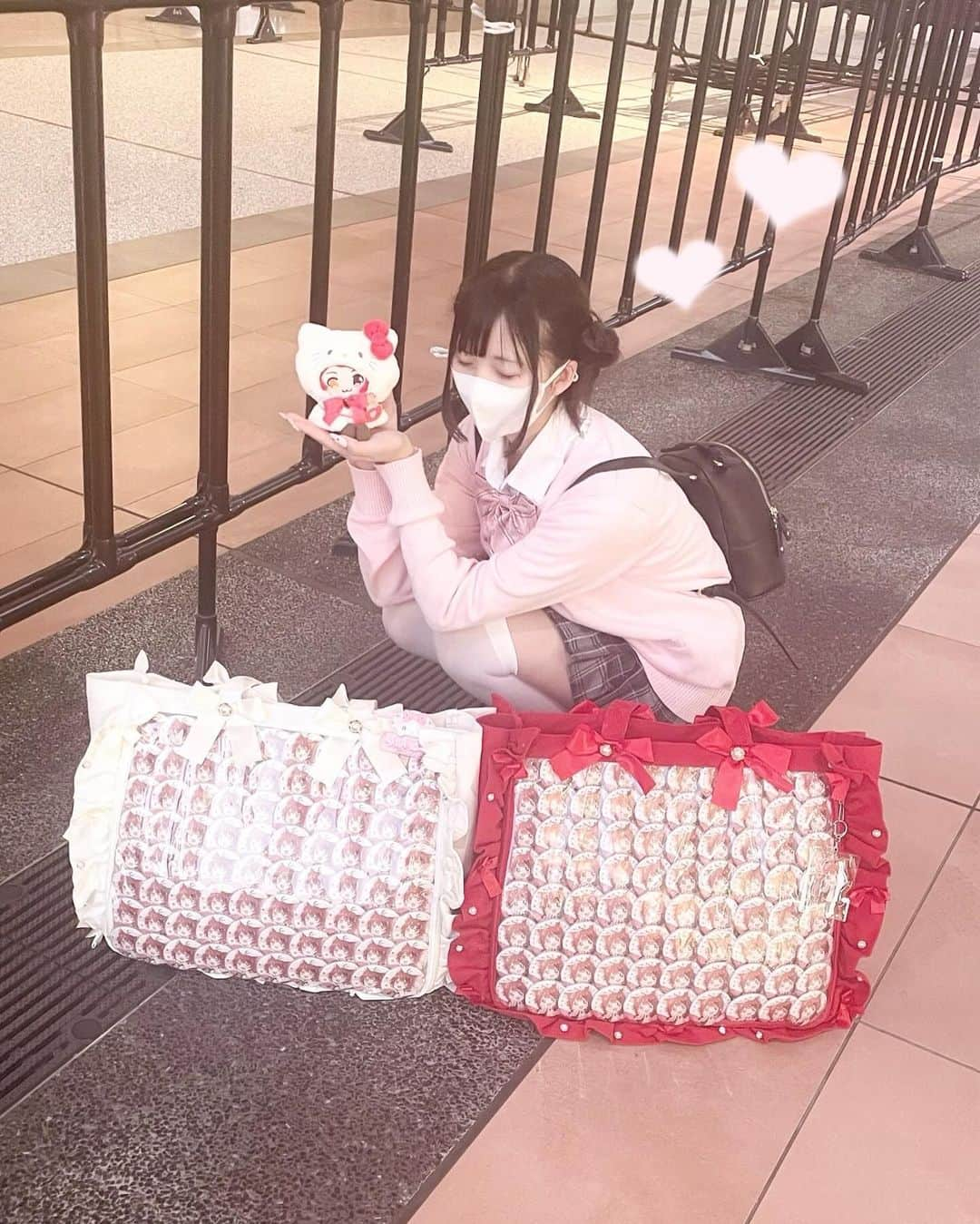 中田華月さんのインスタグラム写真 - (中田華月Instagram)「ふぁんみ2日間楽しかった꜆•̥‧̫•̥ᐡ✧ 久々の現場🐶💘  今回もおそろ最高でした💬🎀 やっぱりアリツアビジュしか勝ちません‎𖤐 ̖́-‬   #すとぷりふぁんみつあー2023東京  #すとぷりすなー  #すとぷりふぁんみつあー2023東京day2  #すとふぁみ  #09  #08  #量産型  #量産型ヲタク  #beautyplus」10月5日 18時15分 - hachan0925