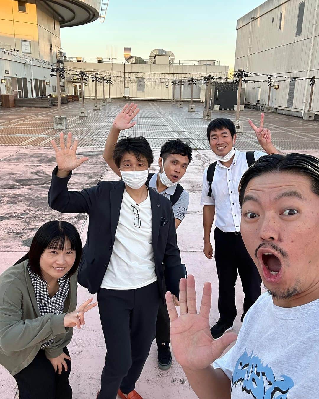 伊藤千秋のインスタグラム：「ワッツアップ大宮😎 最高な空間、最高な方々と打ち合わせ🎵 さいたま市と作るアーバンスポーツへの取り組み🫶 なんでも(物)を作れば良いって物じゃないんですよね！ 駅前のSOGOの屋上視察👀 埼玉での活動の第一歩です！楽しみ😊 #戦略のプロフェッショナル  #inlineskate #inline #SDGS @katono_1985  @claps_entertainment  @clapsstore_official」