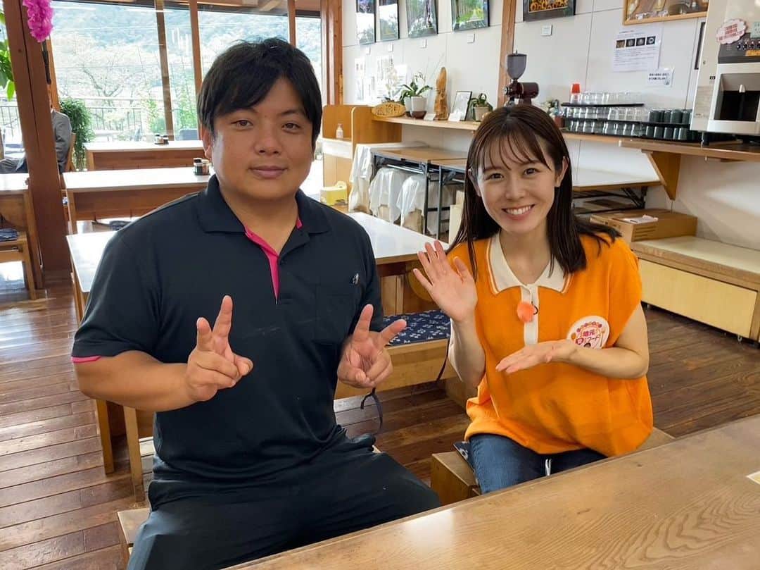 加藤愛のインスタグラム：「. #ほぼ地元だけ愛されフード#27  【岐阜県美濃市 あゆにんめん】  あゆにんめんとは… アユで出汁を取るうどんのことで、 アユが頻繁に取れた70年ほど前まで 紙漉き職人の間で食べられていたものだそう☺️✨ 街中を歩いてわかったのは、 美濃市内でも限られた地区でのお話だということ！！  今では貴重なアユですが、 昔は川に行けば手づかみでたくさん取れた というお話にもびっくりでした🐟  #岐阜#美濃#鮎#アユ#にんめん#あゆにんめん#うどん #辰巳家#道の駅#にわか茶屋」