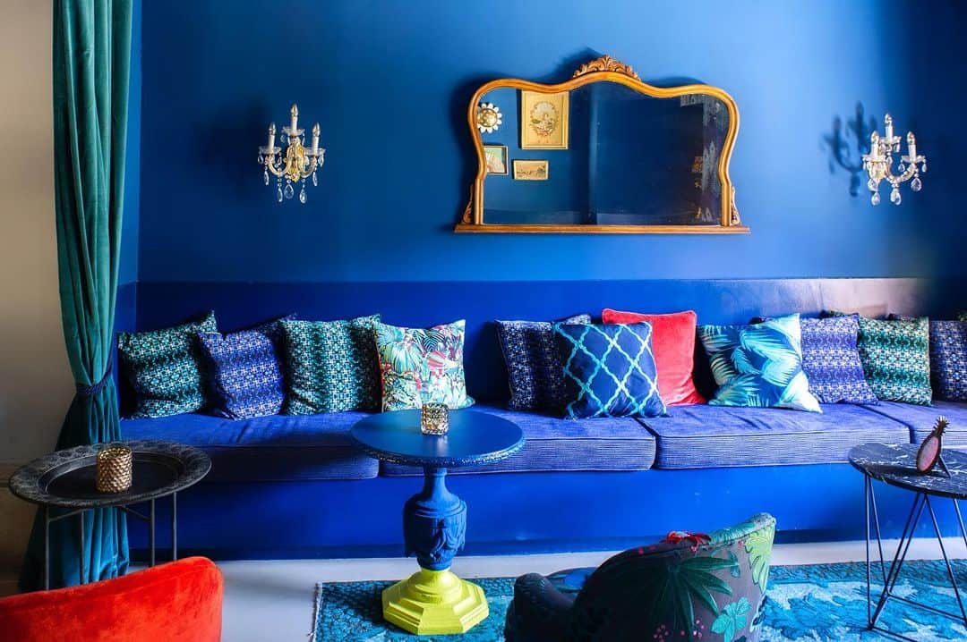 マシューウィリアムソンのインスタグラム：「LIVING BRIGHT   A small Spanish bar I designed several years ago in my favourite shade of blue.」