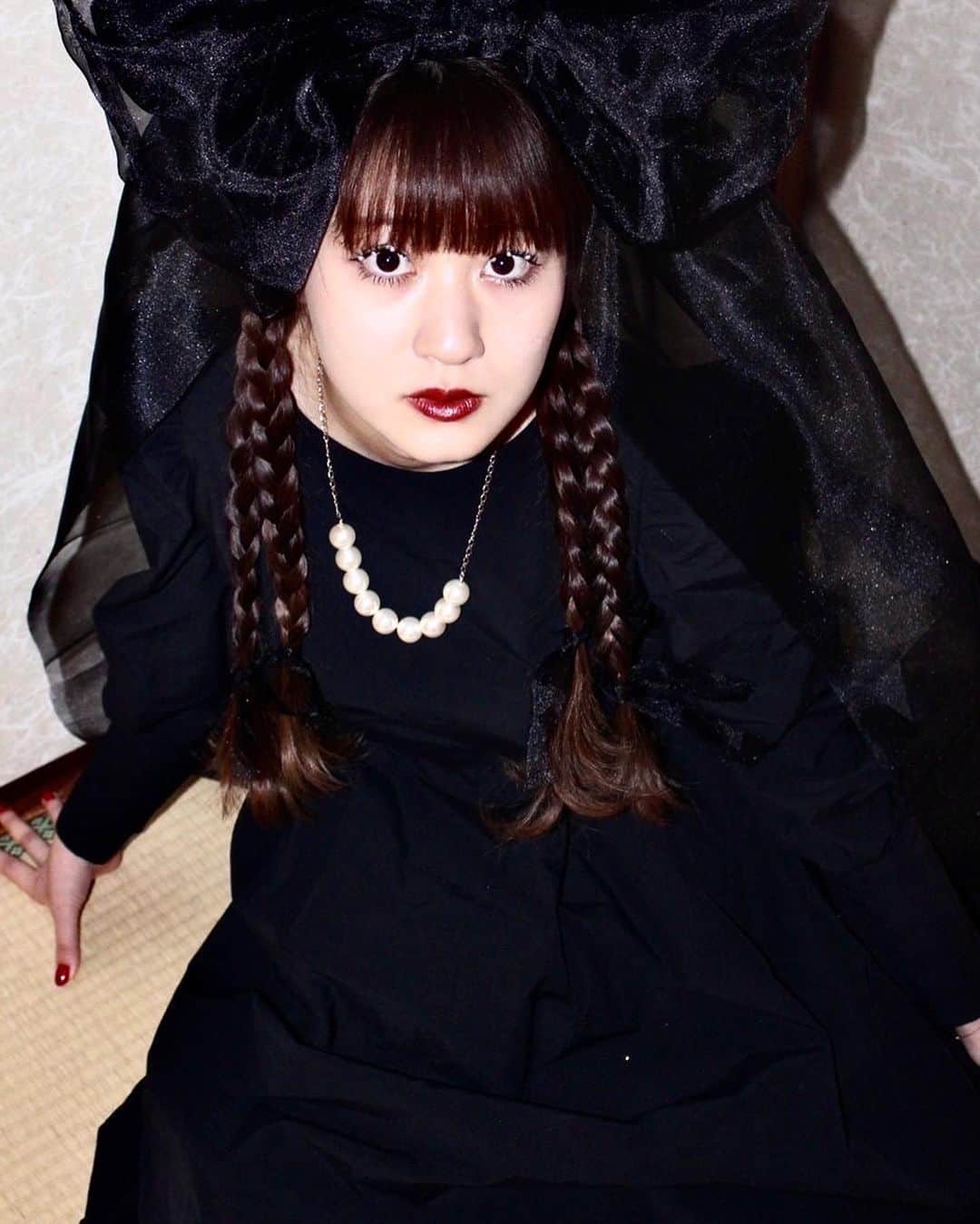 後藤沙梨花のインスタグラム：「ごきげんよう(⸝⸝ɞ̴̶̷ ·̫ ‹⸝⸝ᐡ)~☆ エントリーNo.4の松山結生です👼🏻😈🩵  高校からの友人に撮って貰った写真を交互に🤍🖤🤍🖤系統の違う才能に溢れた二人に、それぞれの世界観で染め上げて貰えて嬉しかった〜〜〜、、、  ミスコン活動を始めたことで、絶対に応援してくれる自信があった友人に加えて、久しぶりに連絡をくれた友人、同級生、憧れの先輩、あまり話す機会を持てなかった後輩、そして、この活動を通して初めて私の事を知ってくれた方。 私の周りに居てくれたたっっっっくさんの素敵な人に色んな形で応援して貰えたこと、本当に宝物です💎いっぱいありがとう🪐✨ ⁡ #学習院女子大学 #和祭 #gwc #Missgwc2023 #misscontest2023 #ミス和コンテスト #ミスコンテスト　#ミス和 #gakushuinwomenscollege #ミス和コンテスト2023 #ミスコン #春からgwc #学女 #学女ミスコン #ミスコンファイナリスト」