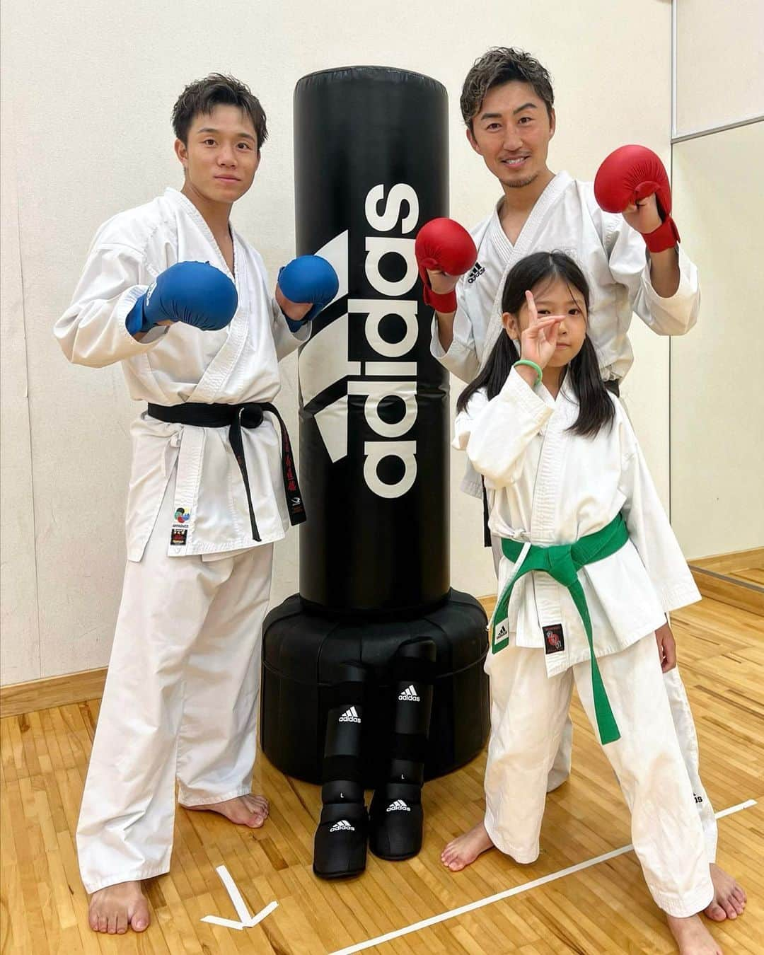 山崎秀晃のインスタグラム：「山崎20年振り伝統派空手の試合へ👊 西元先生と子供達と日々トレーニングに励んでおります🥋 防具はadidasさん一式で整えました🙏押忍 @ryujinsports @yamazaki_dojo」