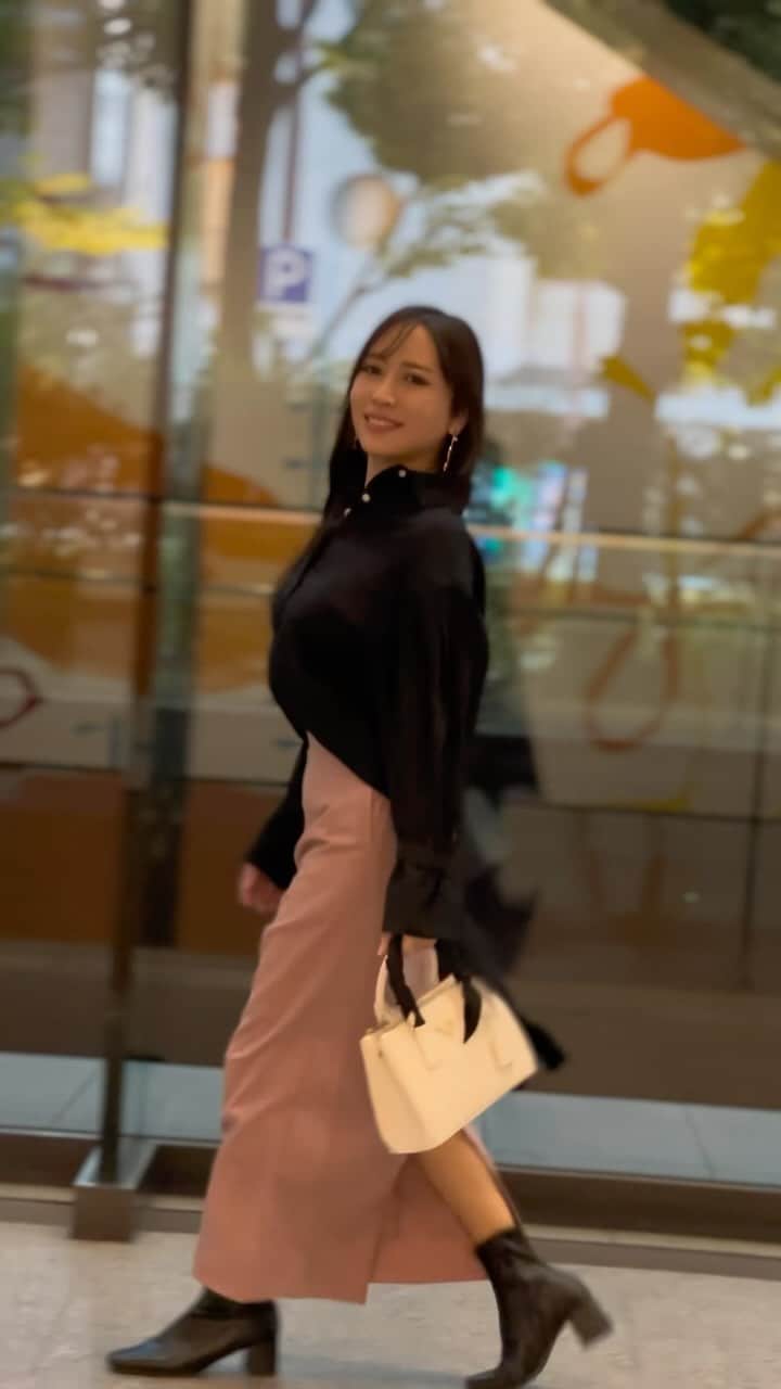 Minoriのインスタグラム：「コツコツの積み重ねが本当に大切✨  年々守るものが増えると挑戦することとか 行動に勇気が持てないことも増えるけど  私は挑戦しないことの方が怖くて  失敗が怖いなら、失敗しないための努力をたくさんすればいいし なんなら失敗からたくさん学んでいけるから、どんどん挑戦していきたい☺️  その積み重ねが自信になるよね✨  #アラフォーコーデ #アラフォーママ  #アラフォーファッション #シングルマザー  #美容 #ダイエット #ボディメイク #アラフォー美容 #超大型犬ママ #グレートピレニーズ好きと繋がりたい」
