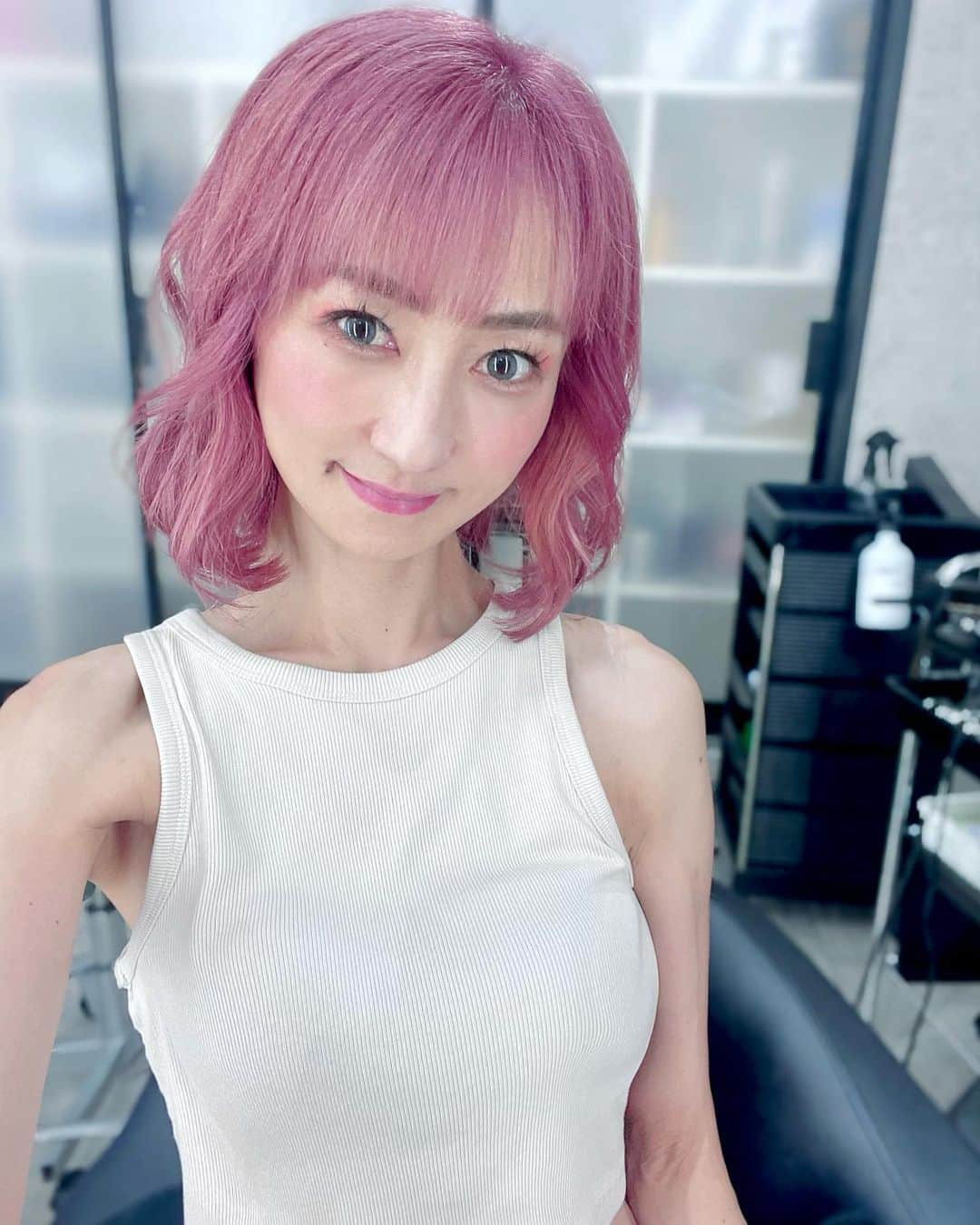 彩耶さんのインスタグラム写真 - (彩耶Instagram)「✂︎ ✂︎ 💗 𝘾𝘼𝙎𝙎𝙄𝙎 𝙋𝙄𝙉𝙆 💜 やっぱりこのカラー、好きだなぁ✨✨   ショーのフィッティング後… 綺麗にしてもらったよ〜✨  デザインはこのままで、長さは少し切りたいなぁと思ってたんだけど🤔 ショーの時に髪を縛れる方がいいので長さは残したままに… ⠀⠀⠀ ⠀⠀  次回はもう少しカットして、カラーも違う感じにしてみたいなぁ♡  いつも #なりたい自分 にしてくれる ヘアサロン✂︎ ですっ✨💕  ༶༶༶༶༶༶༶༶༶༶༶༶༶༶༶༶༶༶༶༶༶༶༶༶༶༶༶༶༶༶༶༶ 𝘈𝘊𝘛𝘈𝘕𝘖𝘐𝘋 𝘌𝘛𝘛𝘖 《 アクタノイドエット 》  @etto.hairsalon   海外コレクション🇫🇷など、世界で活躍されている ヘアメイクも手掛けるプロフェッショナルチーム✨ 技術力が高く経験豊富なスタイリストが揃うサロンです✂︎  そして今回も担当してくれたのは 𝕊𝕥𝕪𝕝𝕚𝕤𝕥  @1_4stagram  カラーやスタイリング…  いつも色々と相談に乗ってくれて、私の理想に限りなく近付けてくれるっ🤭💕私のなりたいスタイルをすごく理解してくれてて嬉しい✨いつもありがとう  ༶༶༶༶༶༶༶༶༶༶༶༶༶༶༶༶༶༶༶༶༶༶༶༶༶༶༶༶༶༶༶༶༶༶༶༶༶༶༶༶༶༶  #ヘアカラー #ヘアチェンジ #カラーリング #カシスピンク #makeup #make #メイク #ヘアメイク #actanoidetto #etto #アクタノイドエット #エット #パリコレ #ヘアサロン」10月5日 18時39分 - 3aya11