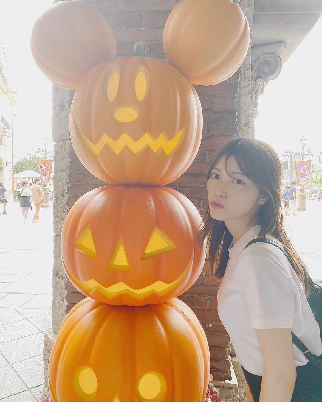 石原夏織さんのインスタグラム写真 - (石原夏織Instagram)「ディズニー🎃 ハロウィン仕様で可愛いかった🥹🧡  #halloween #🎃 #👻 #石原夏織」10月5日 18時39分 - ishiharakaori_official