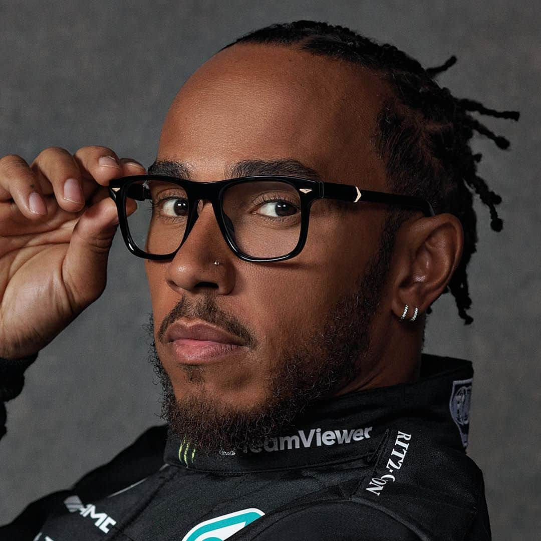 ポリスのインスタグラム：「A classy detail can make the difference, even on the boldest look. Discover the new collection. @lewishamilton  @mercedesamgf1 #PoliceLifestyle #AudacityWanted #PoliceSunglasses #PoliceEyewear #FW23」