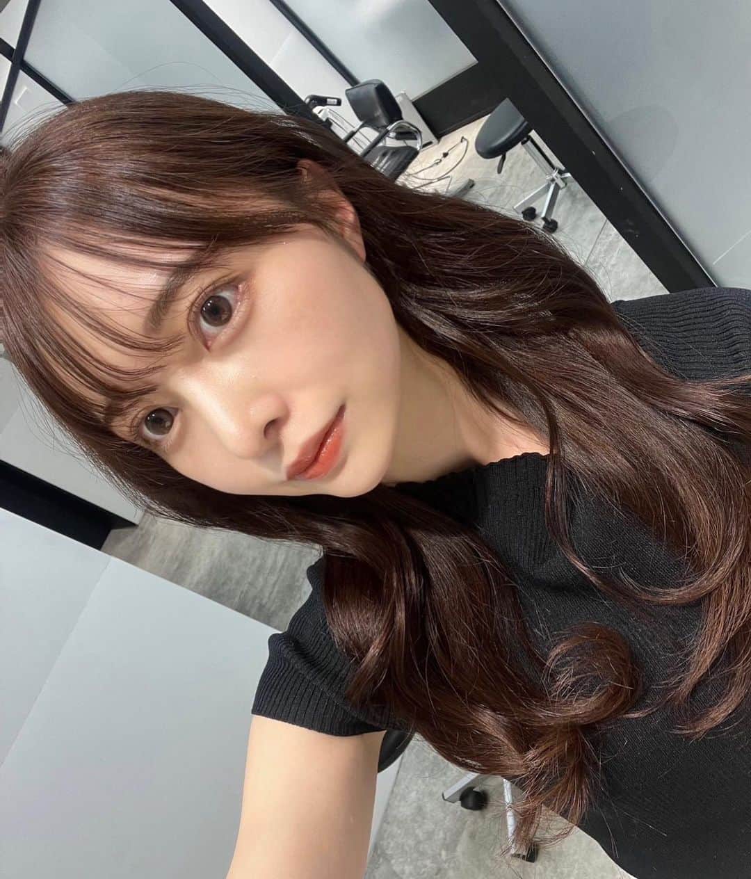 のインスタグラム：「保存を必ずお願い致します 顔まわりのこだわりがあるので 必ず可愛くなります カウンセリングの際に 【カラー・仕上げ】僕があなたに合わせて必ず可愛くします お出かけ前に是非  #渋谷美容室 #くびれヘア#渋谷 #ワンホンヘア#顔周りカット」