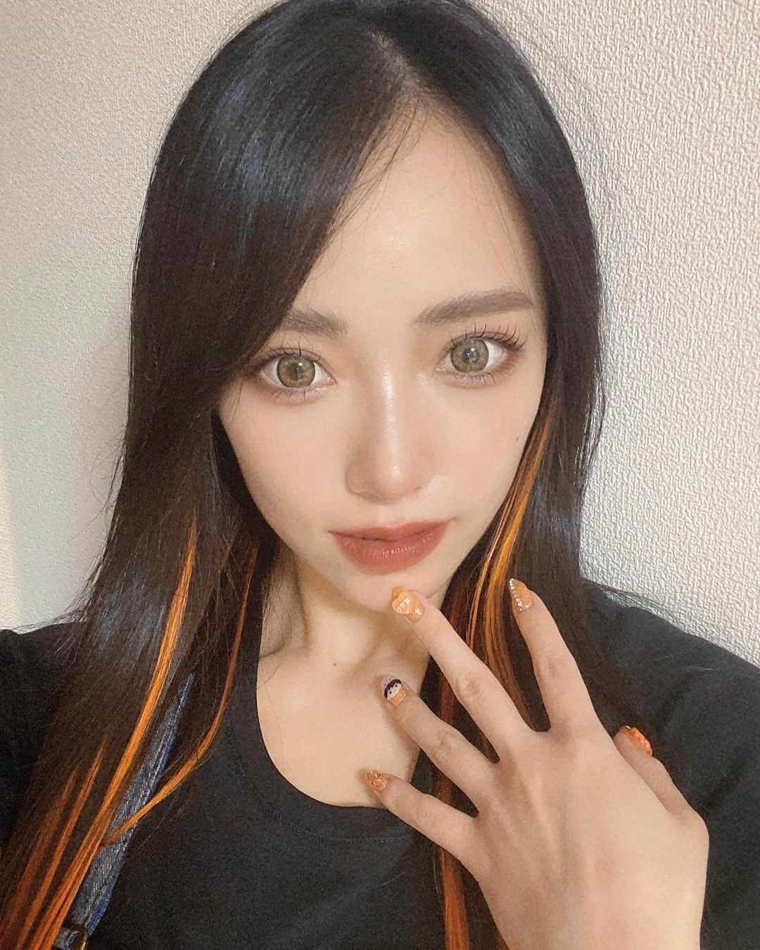 前川琳菜（りなち）さんのインスタグラム写真 - (前川琳菜（りなち）Instagram)「✩‧₊˚  ⓃⒺⓌ ⒽⒶⒾⓇ  この前ストーリーに載せた 髪の毛はオレンジのエクでした〜🍊  天才のぐち氏ドンピシャに 可愛くしてくれてありがとう☺️🫶🧡 ( @welly_yuuki )  #머리스타그램 #머리스타일 #newhair #newhaircolor #ヘアカラー #ロングヘア #韓国ヘア #渋谷美容室 #wellytokyo #ウィリートーキョー #黒髪 #黒髪ロング #セミロング #ストレートヘア #ストレート #推しカラー #カラーエクステ #オレンジカラー」10月5日 18時37分 - rina__maekawa