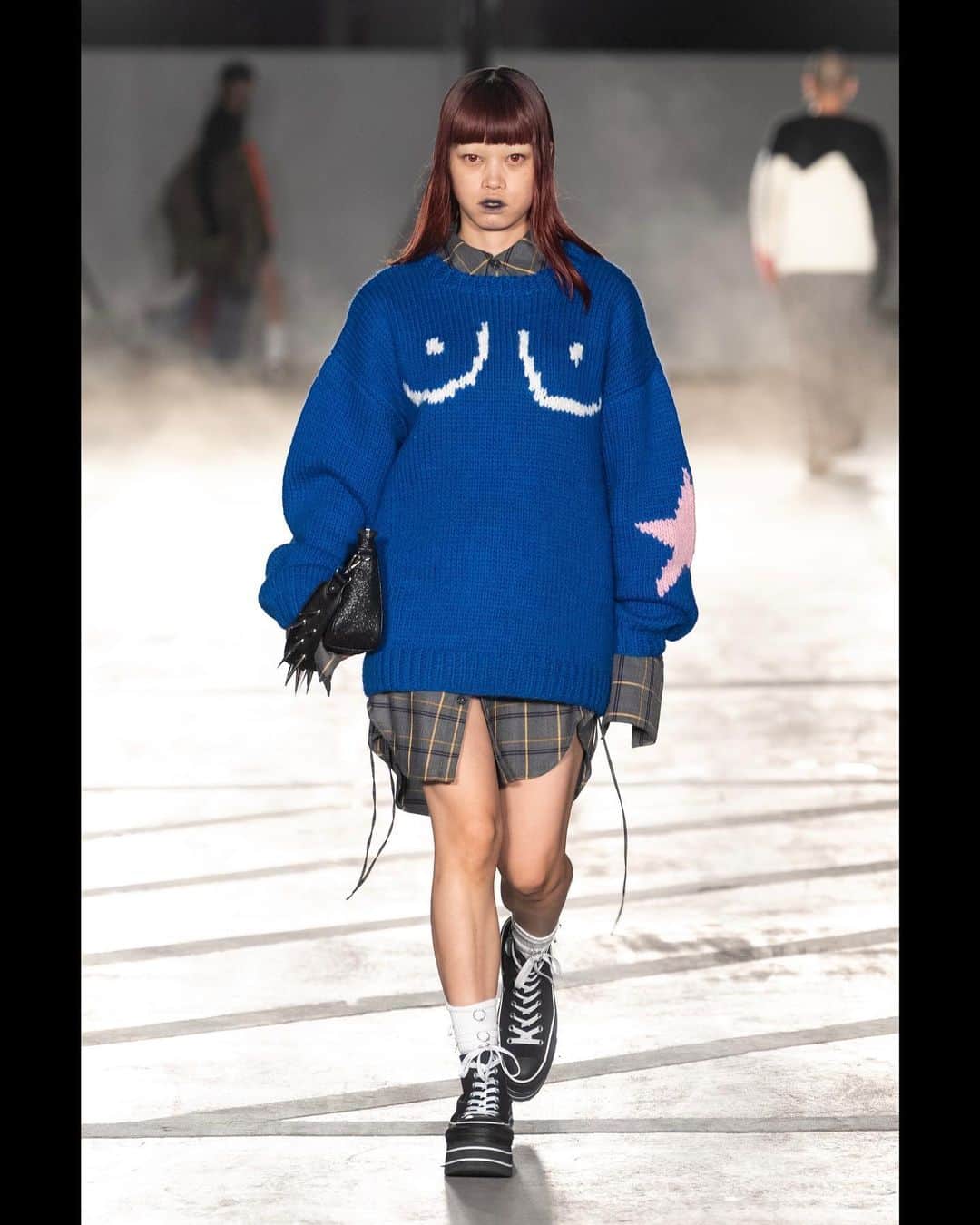 のインスタグラム：「【PAMEO POSE 10th ANNIVERSARY RUNWAY - 2023 AW MOIST PUNK -】  - MY WAY - SHOW DIRECTOR： @kentoteranaka  MODEL： @yukibeniya @tokyo.rebels  HAIR&MAKE UP： @mikiyafujioka0603 @shiseido_hma  STYLING&STREET CASTING： @remember_seiko  DIRECTOR OF PHOTOGRAPHY： @arimoremember (The End Tokyo) MOVIE DIRECTOR： @remember_seiko (The End Tokyo) RUNWAY PHOTO： @koji.shimamuraph  PRESS： @pred_pr  PRODUCTION： @sundesigninstitute  PERFORMANCE： @charitykase Supported By @fancyhimtokyo  GRAPHIC DESIGN： @bye_ayanon   MUSIC DIRECTOR： @peli4649  MUSIC  @outoforbitofficial , @gorovski.official / Drumatix @djhellofficial , Klaus Nomi / Cold Song 2013  PAMEO POSE DIRECTOR&DESIGNER： @peli4649   Thursday,August 24,2023 At JAPAN NATIONAL STADIUM  #pameopose #pameopose10thanniv」