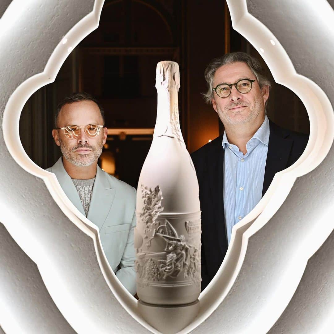 Moët & Chandon Officialさんのインスタグラム写真 - (Moët & Chandon OfficialInstagram)「Celebrating a historic milestone. Contemporary American artist Daniel Arsham and Moët & Chandon Cellar Master Benoît Gouez co-hosted another quintessentially Parisian soirée as a tribute to Collection Impériale Creation No. 1. Ambassadors and Friends of House including Fanny Bourdette Donon, Kennedy Yanko & Samuel Kareem Baptist, Pam Quinones, Sarah Andelman and Kevin Lutolf raised a toast to this fruitful collaboration, transcending any conventional notion of time.  #CollectionImperiale #MoetChandon @danielarsham  This material is not intended to be viewed by persons under the legal alcohol drinking age or in countries with restrictions on advertising on alcoholic beverages. ENJOY MOËT RESPONSIBLY.」10月5日 18時46分 - moetchandon