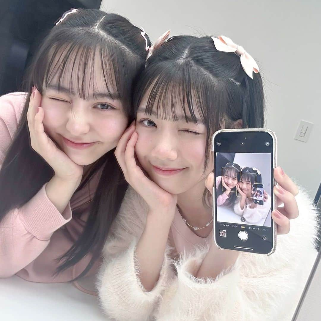 伊藤沙音のインスタグラム：「🧁🐰  ニコラ11月号「ニコモがキラキラしている理由」のオフショ🫶🏻  しゃのみゆで友情の秘密を紹介してます！😻  私たちが出会ってから今までのストーリーがのってるよ♡  是非チェックしてね~！  #伊藤沙音#シャノン #松田美優#みゆう#しゃのみゆ #nicola#ニコラ11月号発売中」