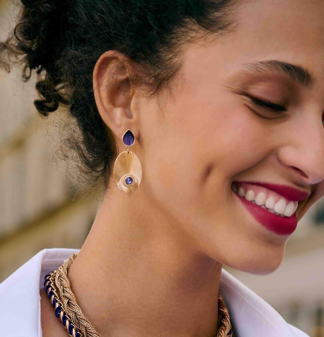 サテリットさんのインスタグラム写真 - (サテリットInstagram)「✶ BOUCLES LEGENDAIRES Iconiques de la maison Satellite Paris. Et vous, quel coloris vous séduira ? 1, 2 ou 3 ?   #satelliteparis #newcollection #bijoux #savoirfaire  #bijouxhautefantaisie  #bienvenueailleurssatellite #boutiquessatellite #jewelry #bijouxfaitmain #bijouxplumes #bouclesdoreilles  ✶ LEGENDARY EARRINGS Iconic designs from Satellite Paris. Which colour will win you over?  1,2 or 3?  . #satelliteparis #newcollection #bijoux #savoirfaire  #bijouxhautefantaisie  #bienvenueailleurssatellite #boutiquessatellite #jewelry #bijouxfaitmain #bijouxplumes #bouclesdoreilles」10月6日 4時09分 - satelliteparis