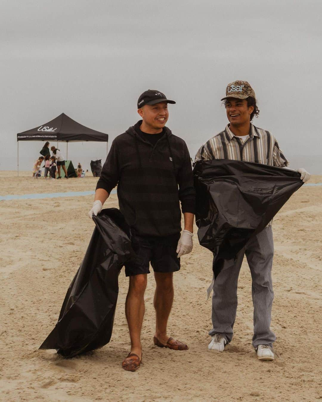 ボブ・マーリーさんのインスタグラム写真 - (ボブ・マーリーInstagram)「For the final event of our #SummerOfMarley series with @usal.project, we partnered with @gagecrismond to clean up the heavily-populated sandy shores of Venice beach while seeing first-hand importance of protecting and saving California’s beautiful beaches.   The beach has always been an important part of Bob and the Marley family’s legacy, from Bob’s younger days in Kingston running along the shoreline for his morning workouts, to the family’s recent efforts protecting local access to the Bob Marley Beach and elsewhere across Jamaica. We give thanks to #Usal for joining efforts with us to serve the community by maintaining a healthy coastal connection 🙏🏽🏝️☀️🌊 #bobmarley #usalproject #beachcleanup #protectourbeaches #reggae」10月6日 4時30分 - bobmarley