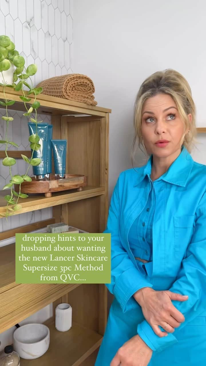 キャンディス・キャメロン・ブレのインスタグラム：「We all do it 😜— @drlancerrx Super-Size The Method 3pc Kit is now available at @qvc…that means a 6 months supply of glowing skin ✨」
