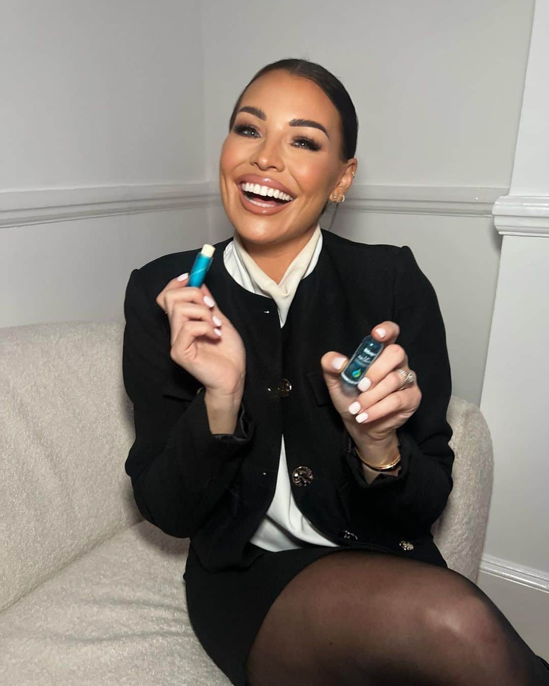 Jessica Wrightのインスタグラム：「💋 Hydration always ….  I will always have a blistex lip infusion wherever I may be! At home, on the go & next to the bed ! They are so hydrating for my lips & I just love the texture, smell & colourful packaging. Don’t miss out on yours ! @blistexuk Ad」